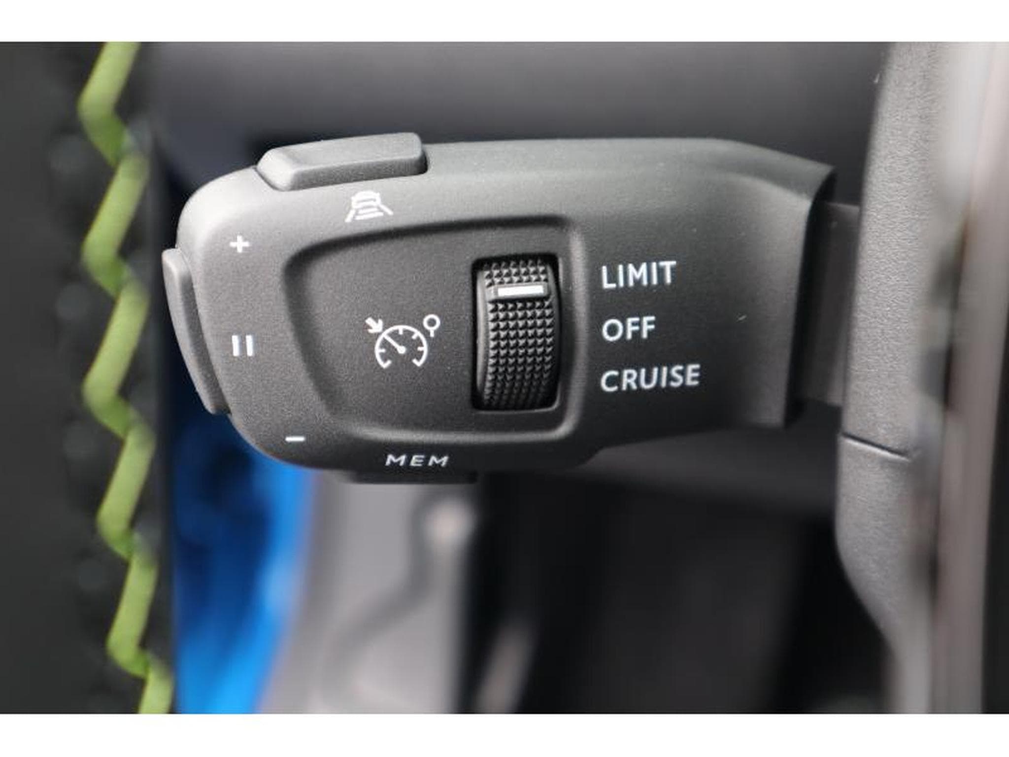 Peugeot 208 GT EAT8 (2023) - Photo 15