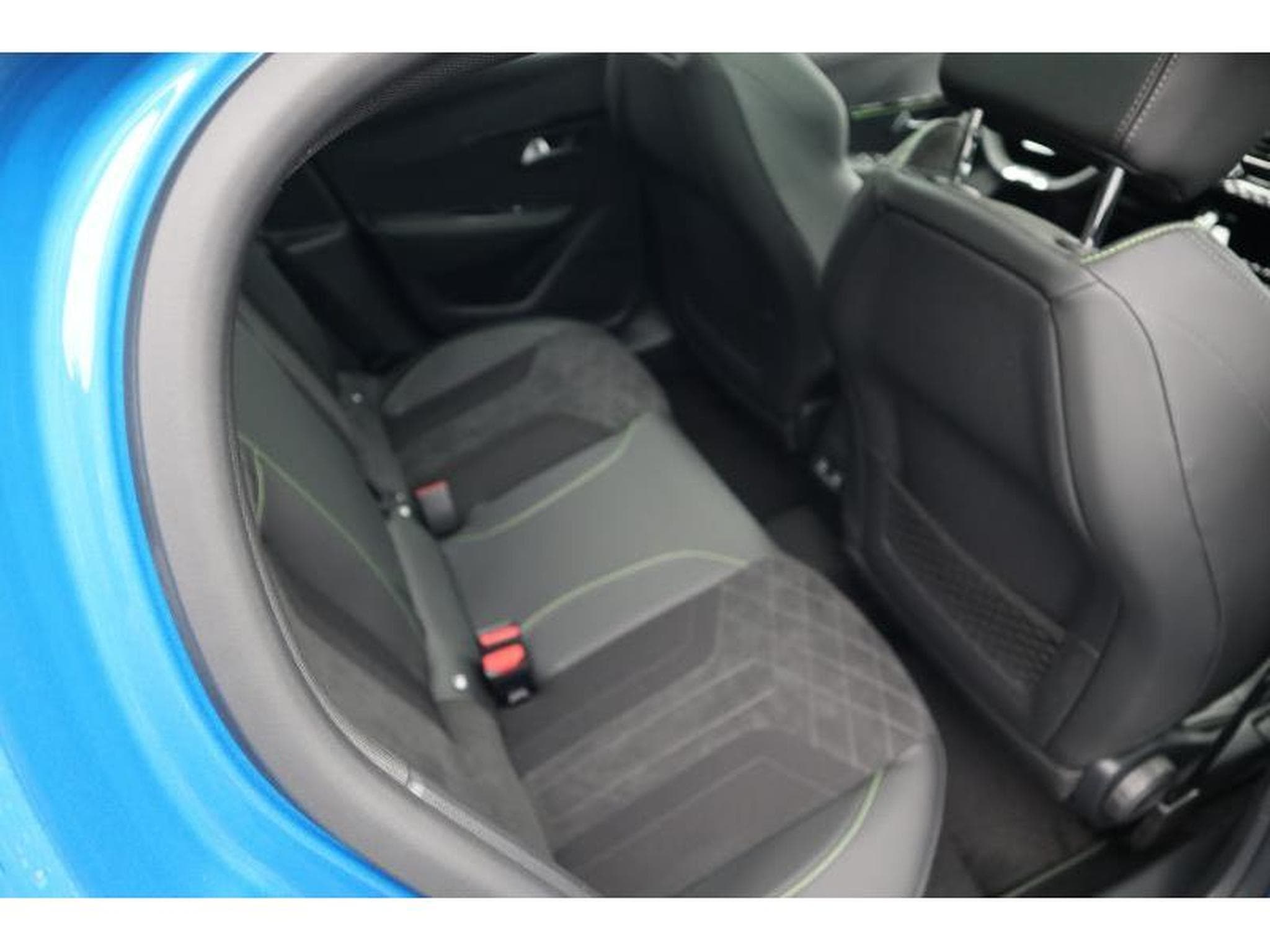 Peugeot 208 GT EAT8 (2023) - Photo 6