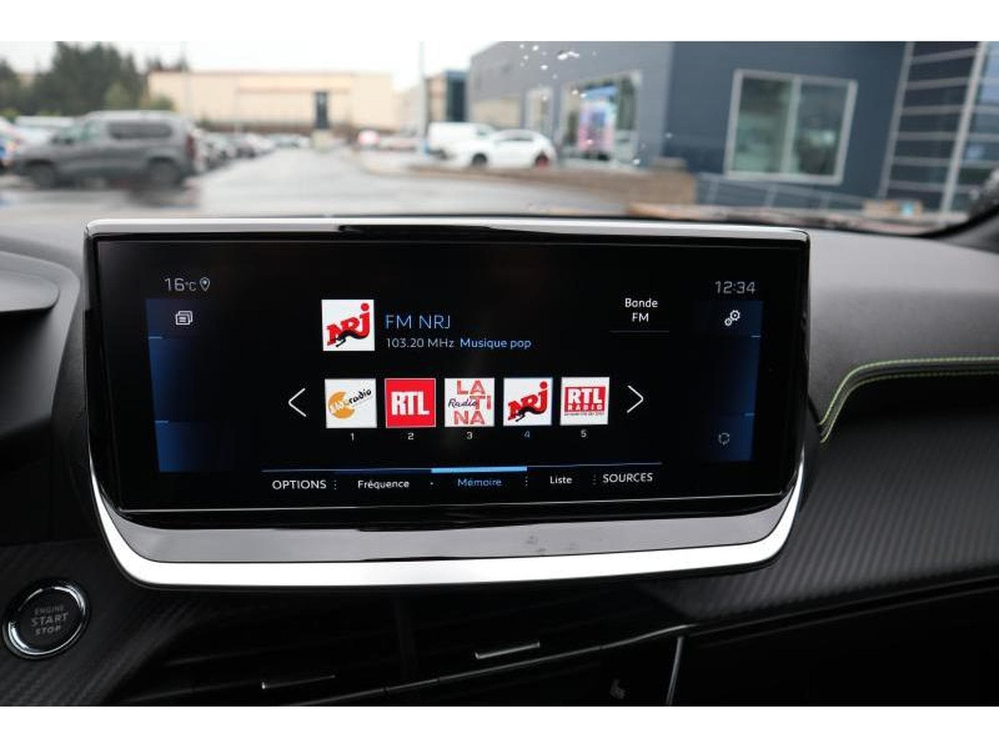 Peugeot 208 GT EAT8 (2023) - Photo 9