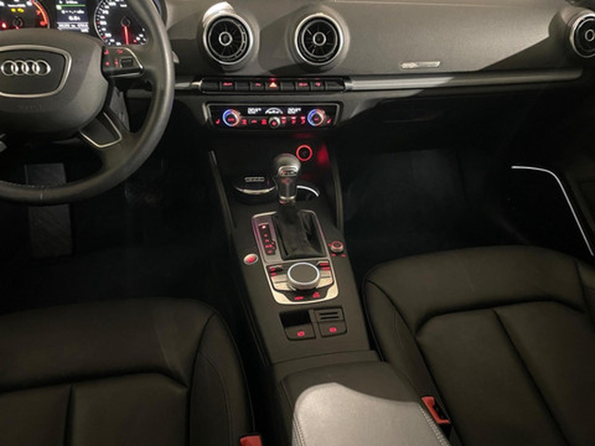 Audi A3 1.8L LIMOUSINE QUATTRO (2026) - Photo 10