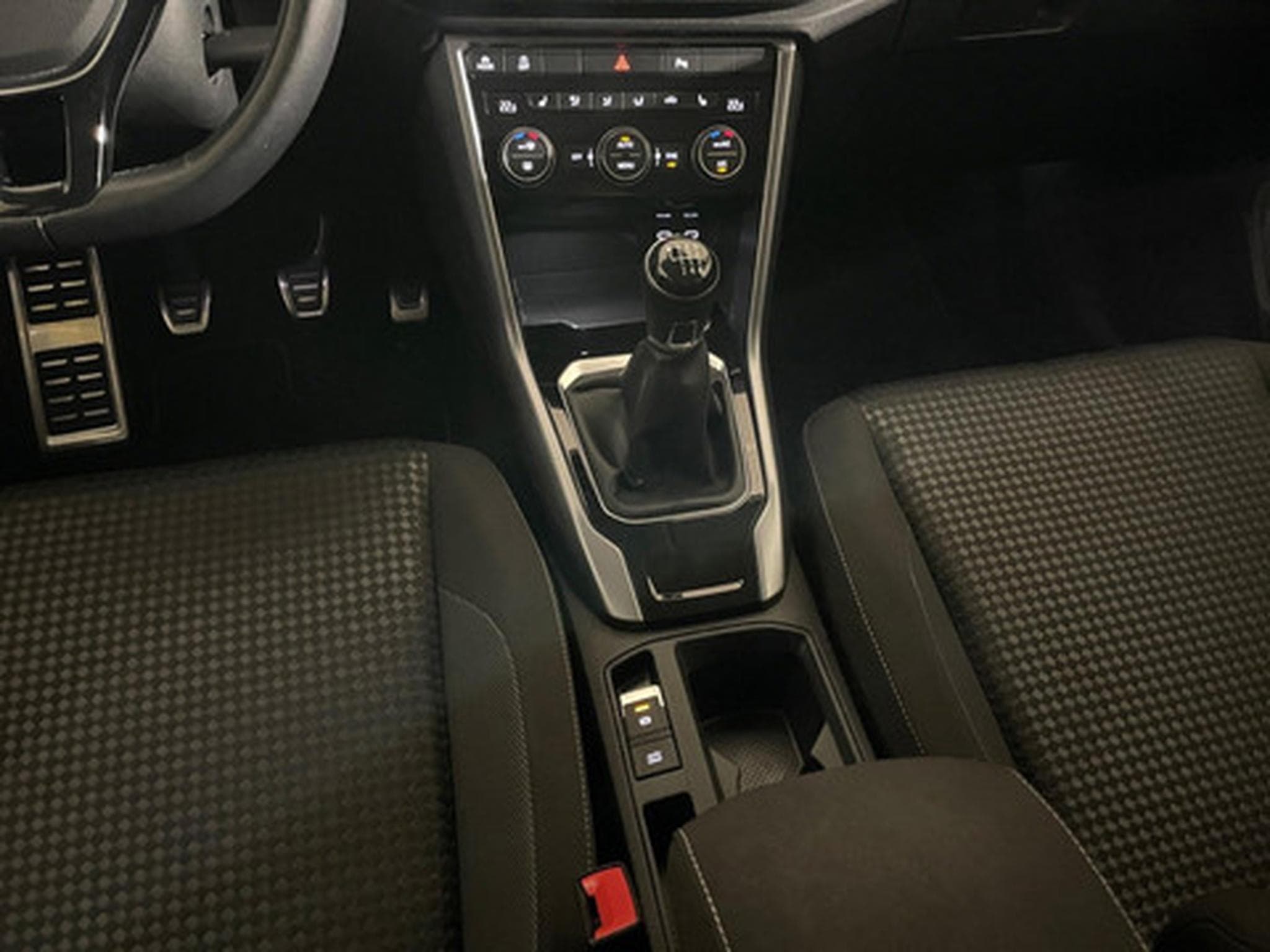 VW T-Roc 2.0 TDI SCR 85kW ACTIVE (2026) - Photo 10