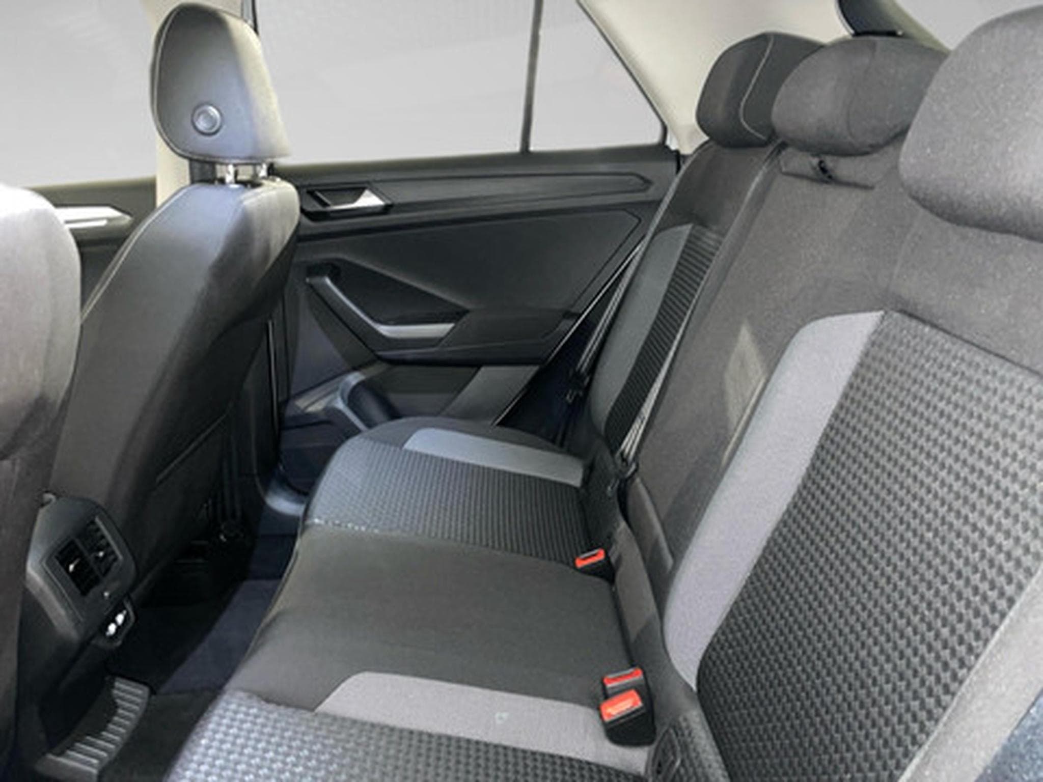 VW T-Roc 2.0 TDI SCR 85kW ACTIVE (2026) - Photo 11