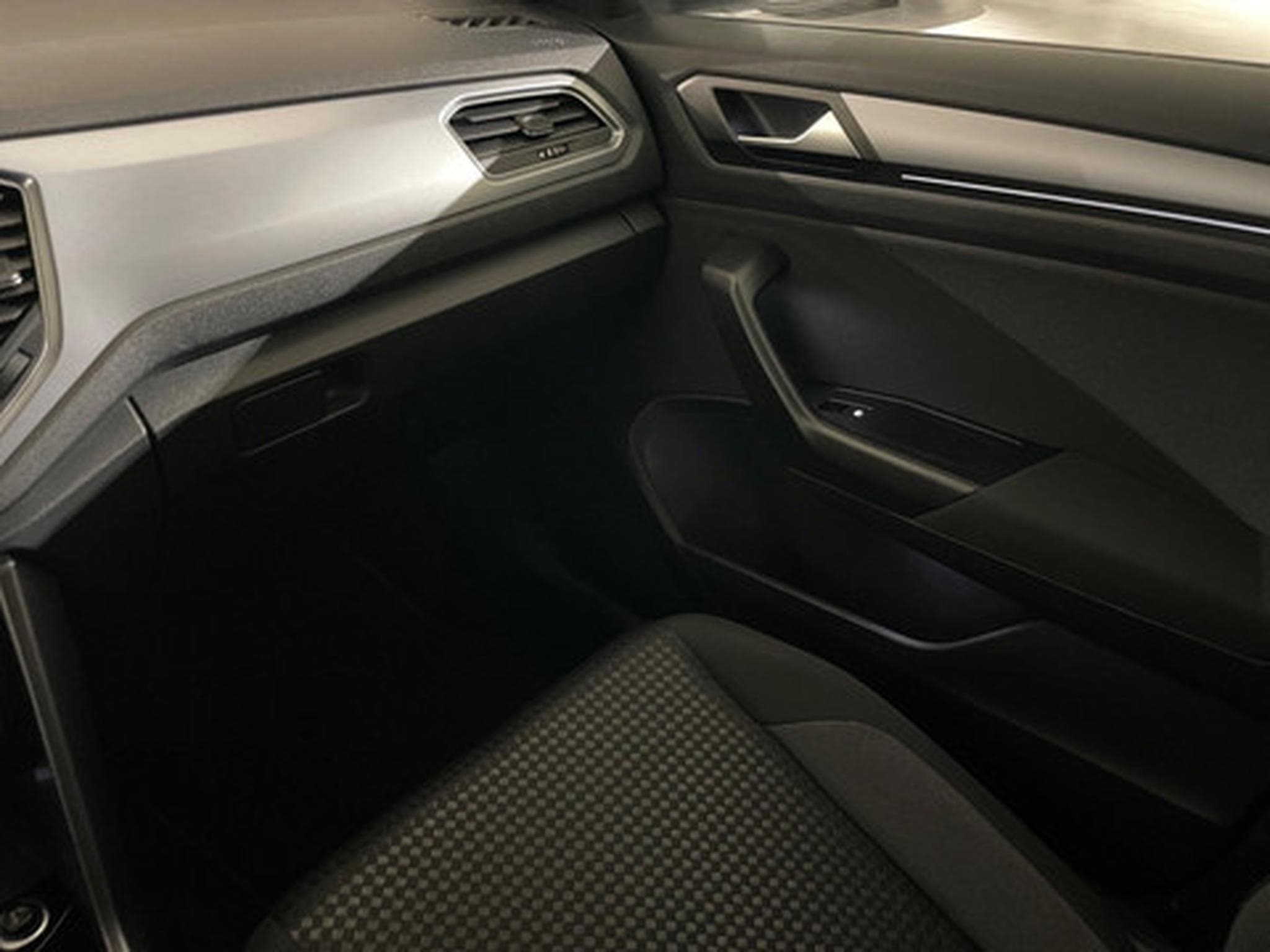 VW T-Roc 2.0 TDI SCR 85kW ACTIVE (2026) - Photo 9