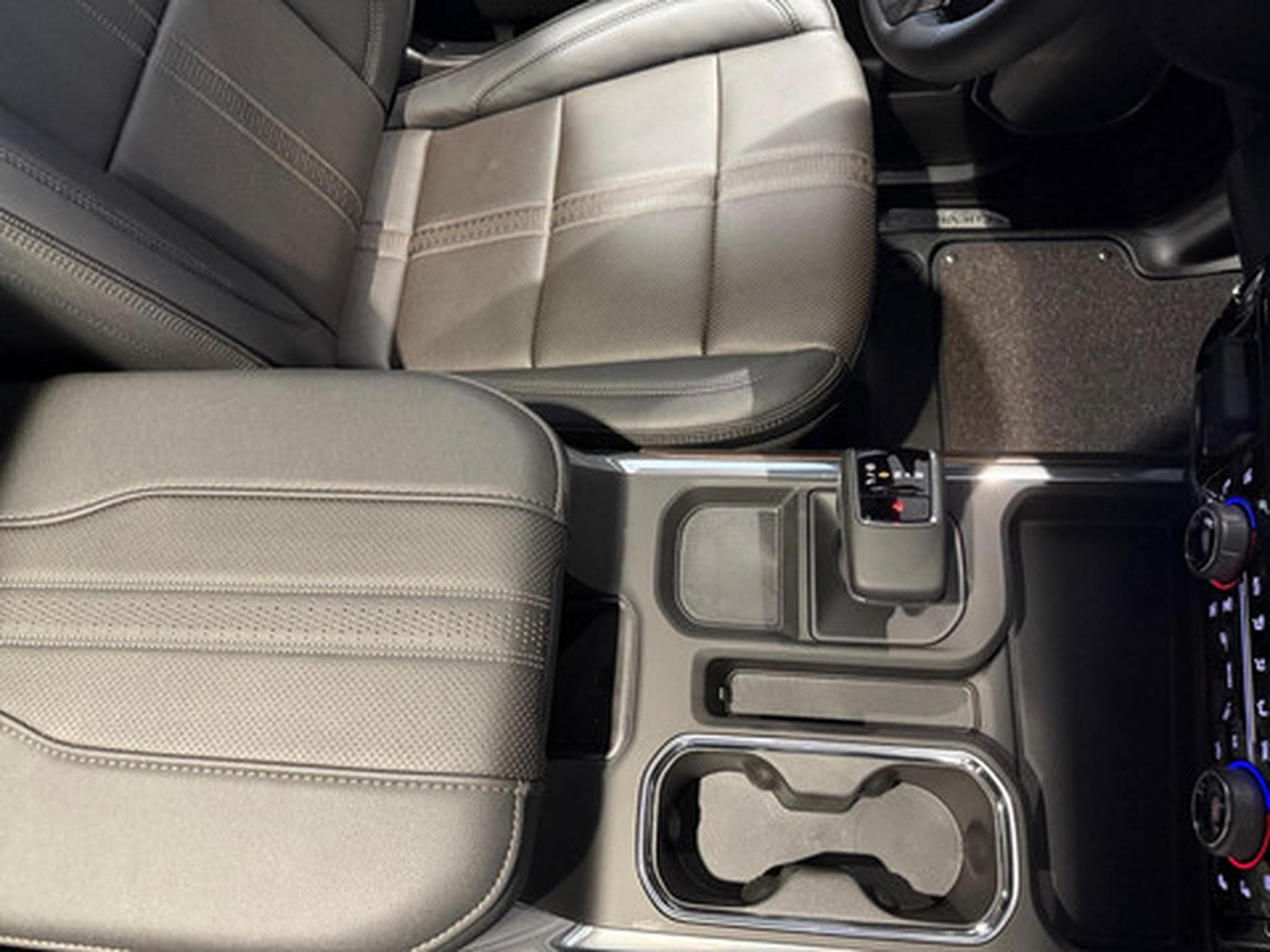 Chevrolet Silverado 1500 HIGH COUNTRY V8 6.2 (2026) - Photo 10