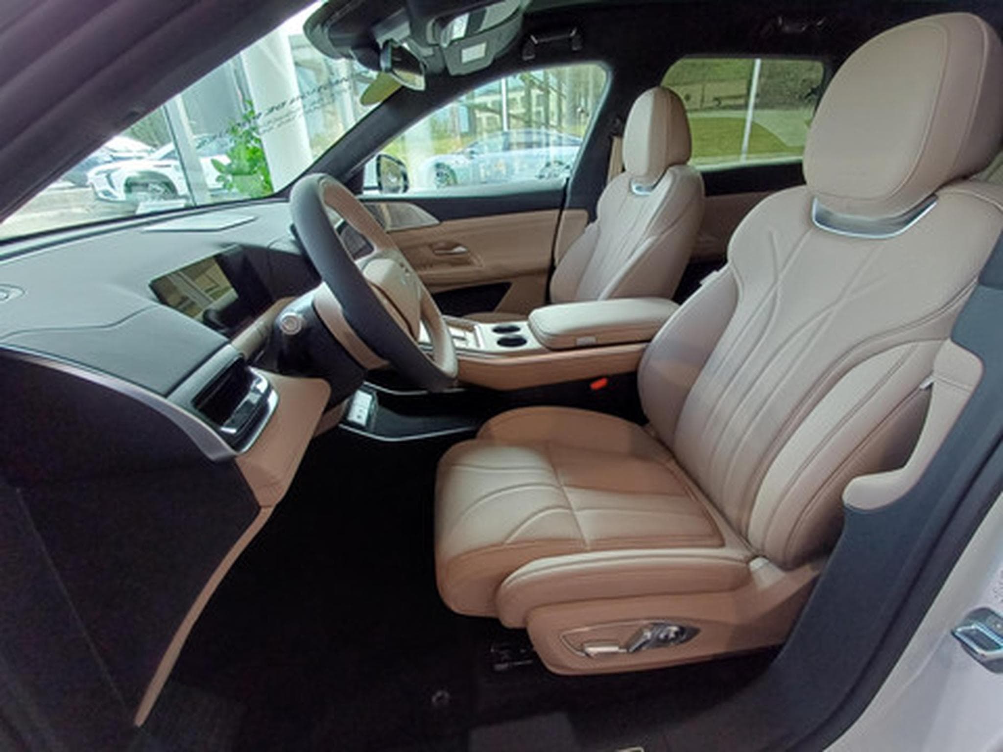 Xpeng G9 New RWD Long Rang BEV 93KWH Performance AWD (2026) - Photo 9