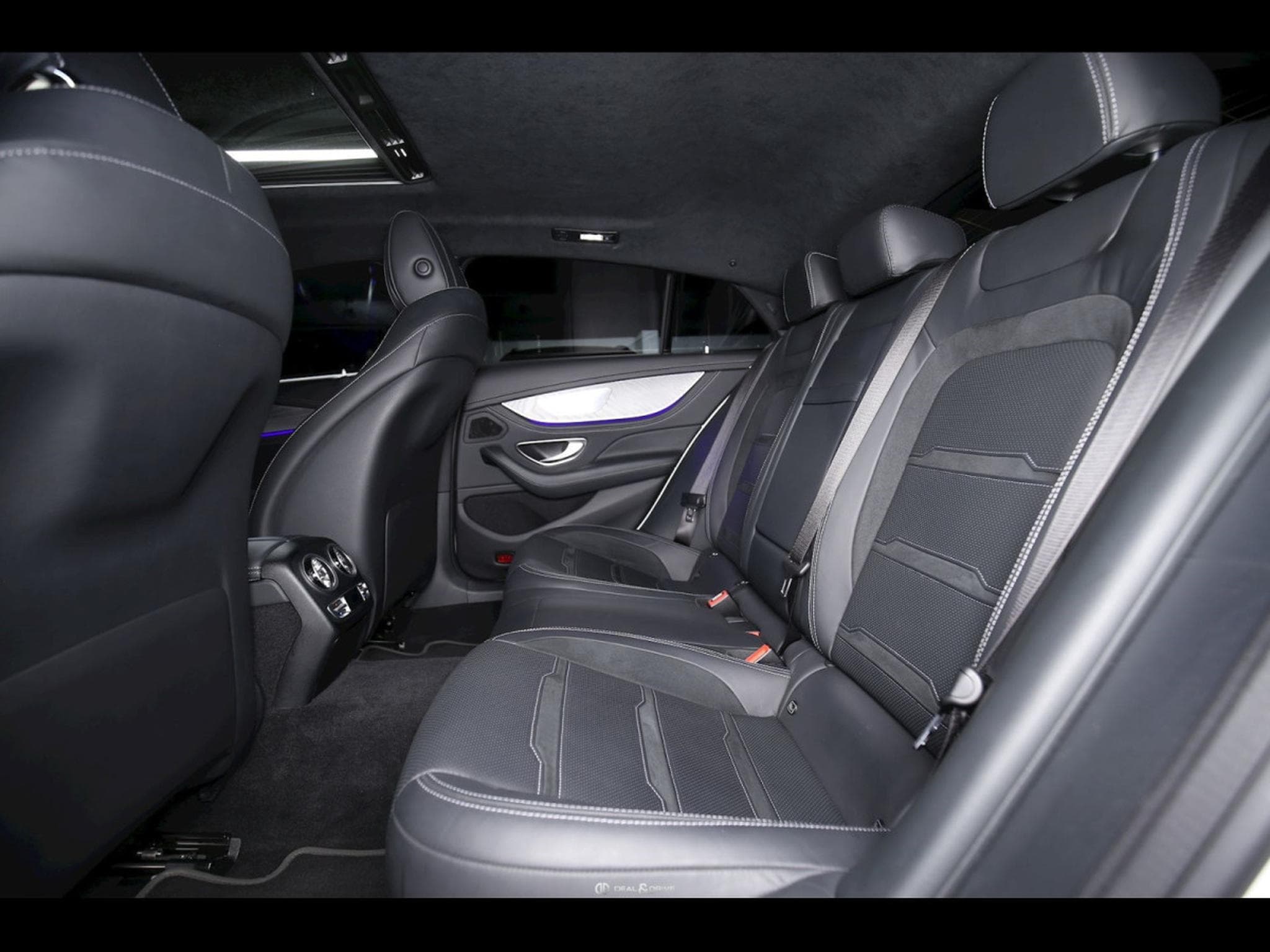 Mercedes AMG GT 4 PORTES 63 S 4MATIC+ (639 CH) - DIAMOND WHITE METALLIC DESI (2019) - Photo 18