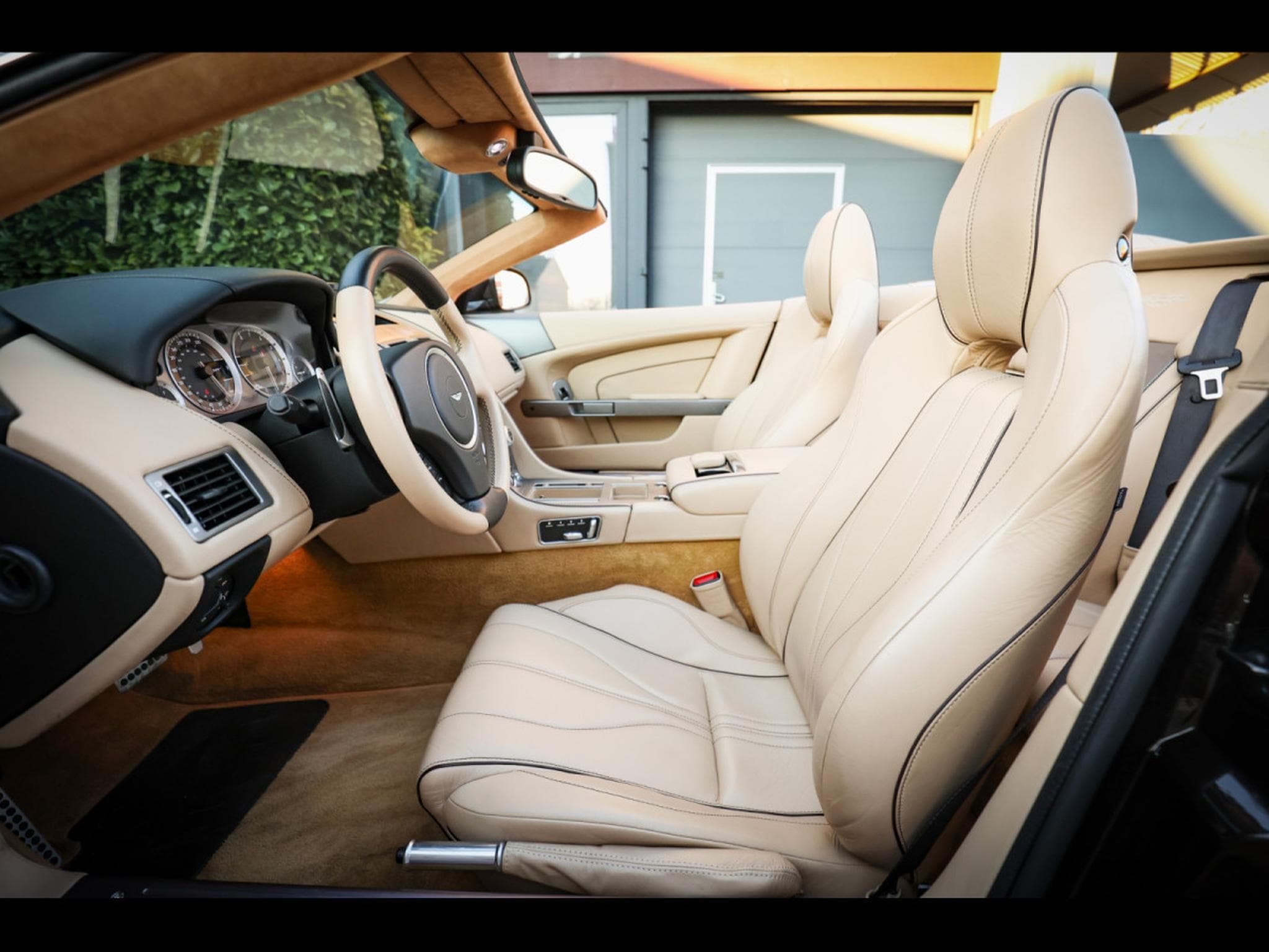 Aston-Martin Virage VOLANTE 6.0 V12 TOUCHTRONIC II – MARRON BLACK (2013) - Foto 13