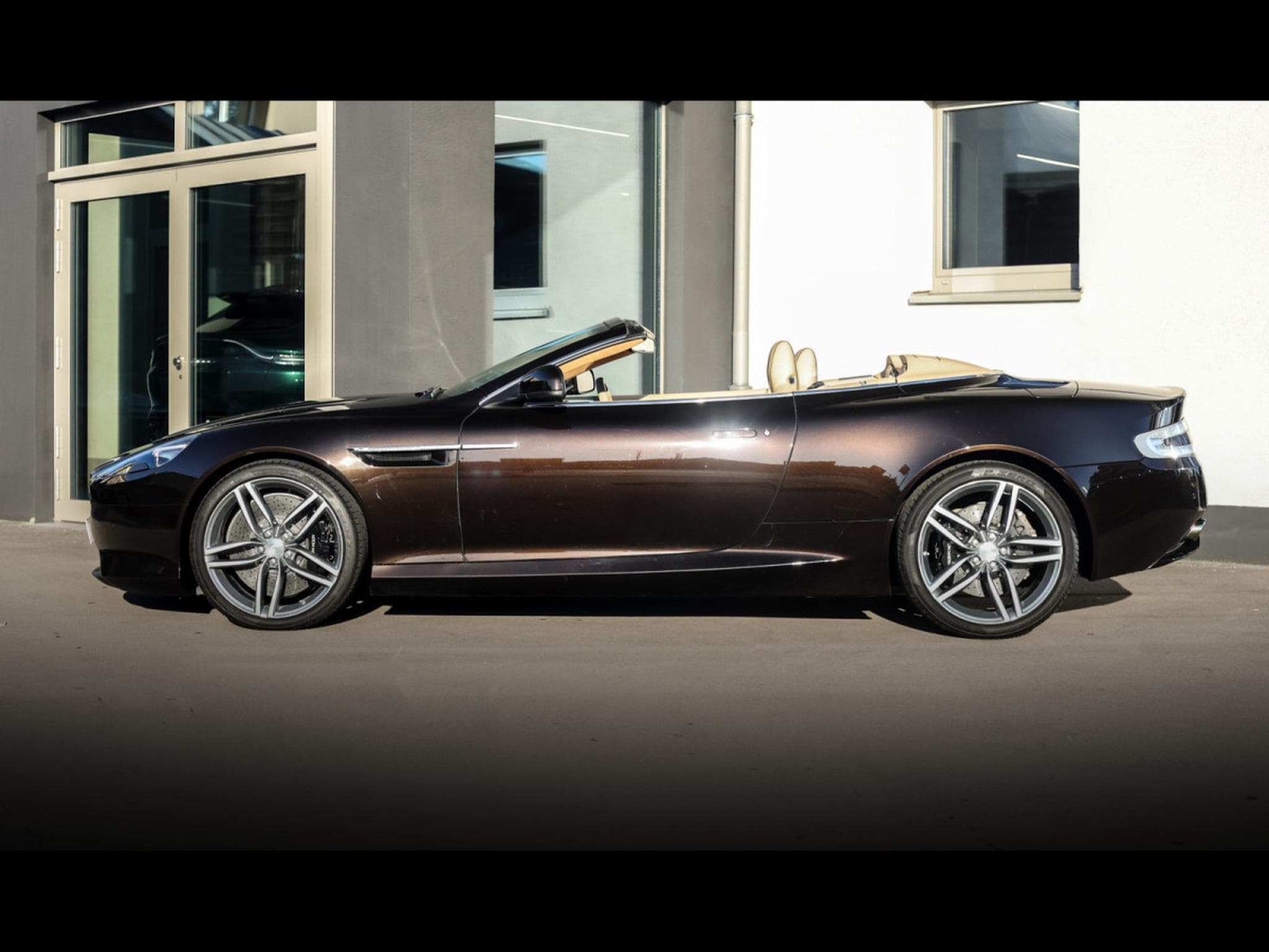 Aston-Martin Virage VOLANTE 6.0 V12 TOUCHTRONIC II – MARRON BLACK (2013) - Foto 2