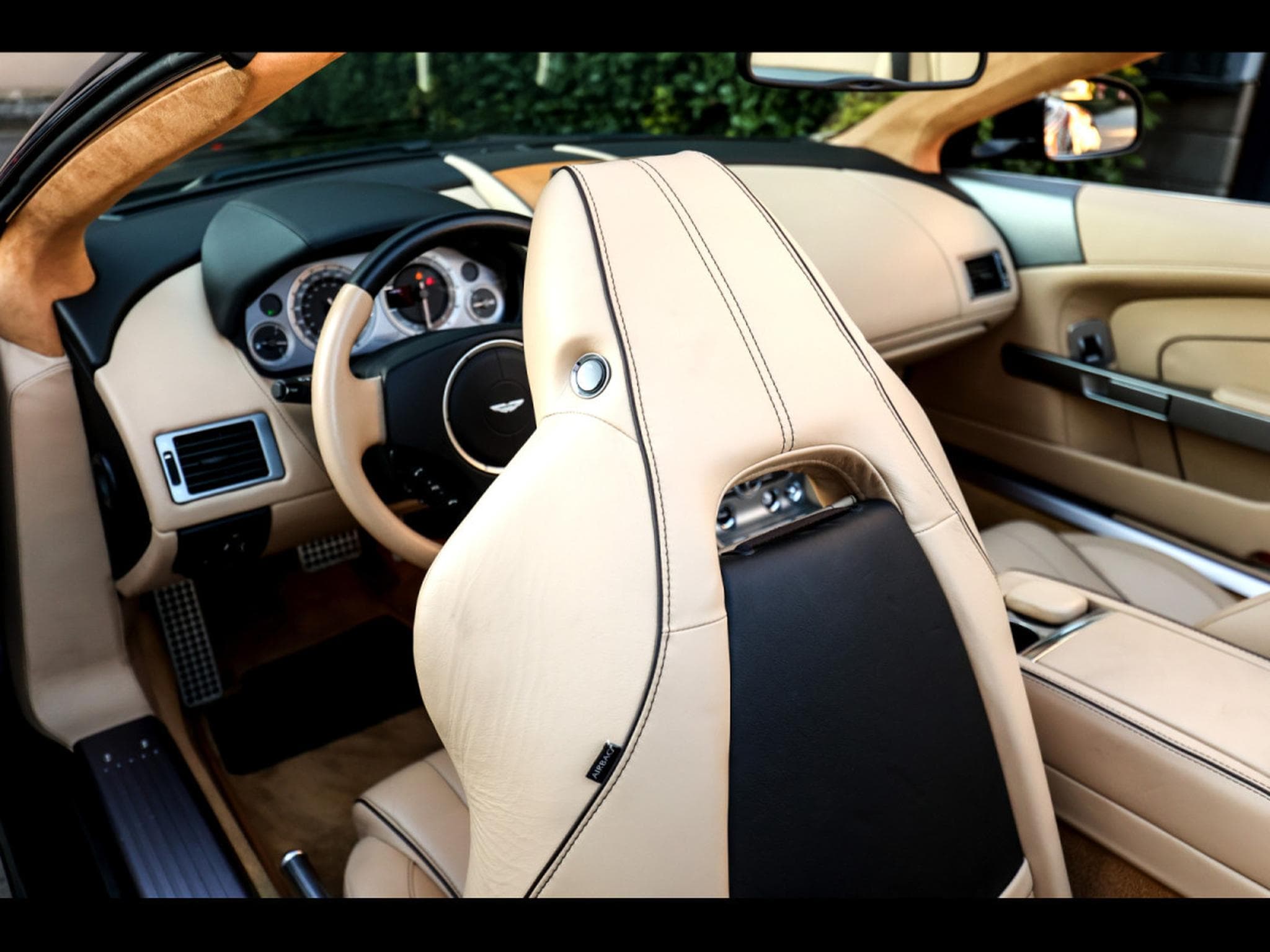 Aston-Martin Virage VOLANTE 6.0 V12 TOUCHTRONIC II – MARRON BLACK (2013) - Foto 20