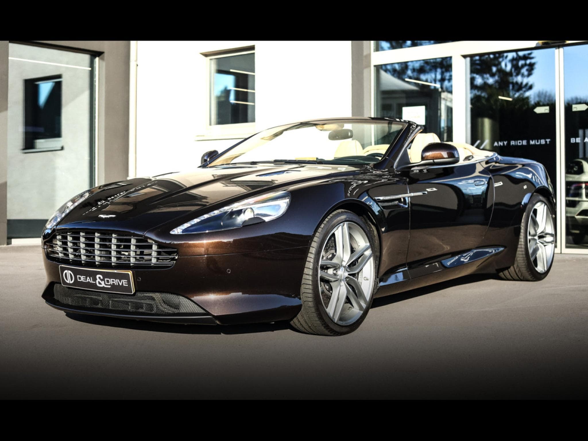 Aston-Martin Virage VOLANTE 6.0 V12 TOUCHTRONIC II – MARRON BLACK (2013) - Foto 6