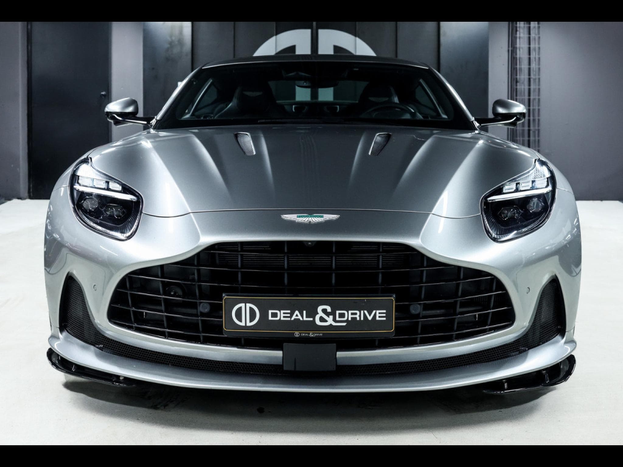 Aston-Martin DB12 COUPE 4.0 V8 BITURBO - ALUMINITE SILVER (2024) - Foto 5