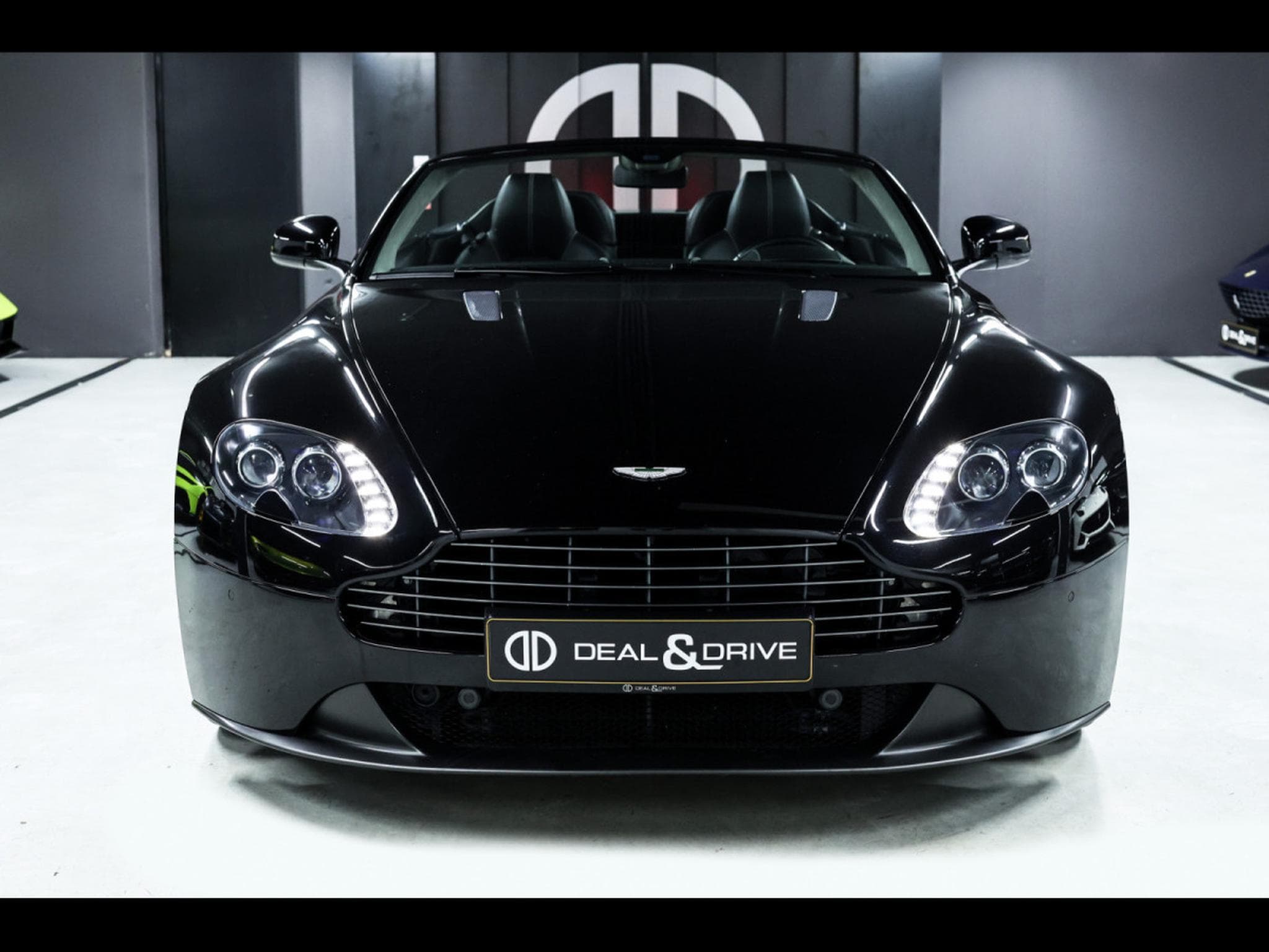 Aston-Martin V8 Vantage ROADSTER 4.7 436 MANUAL 6 (2014) - Photo 5