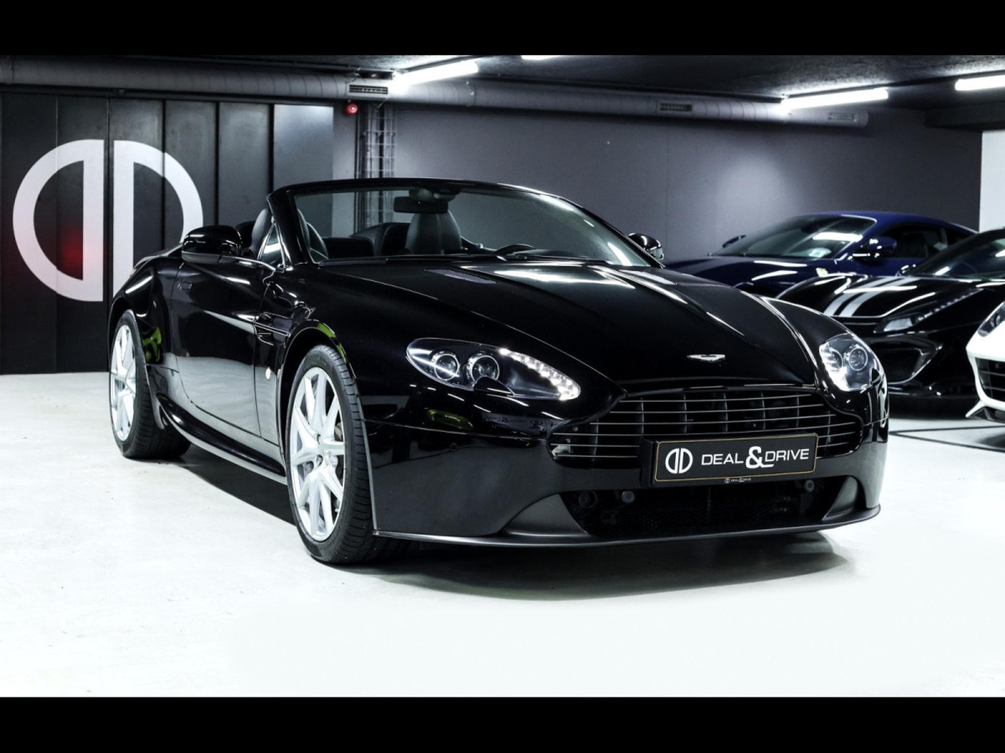 Aston-Martin V8 Vantage ROADSTER 4.7 436 MANUAL 6 (2014) - Photo 6