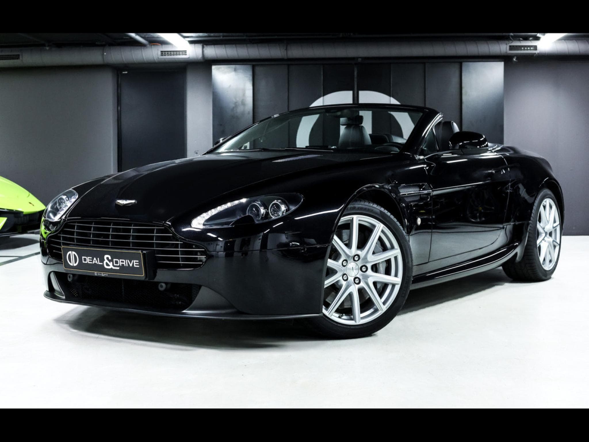 Aston-Martin V8 Vantage V8 ROADSTER 4.7 436 MANUAL 6 (2014) - Photo 1