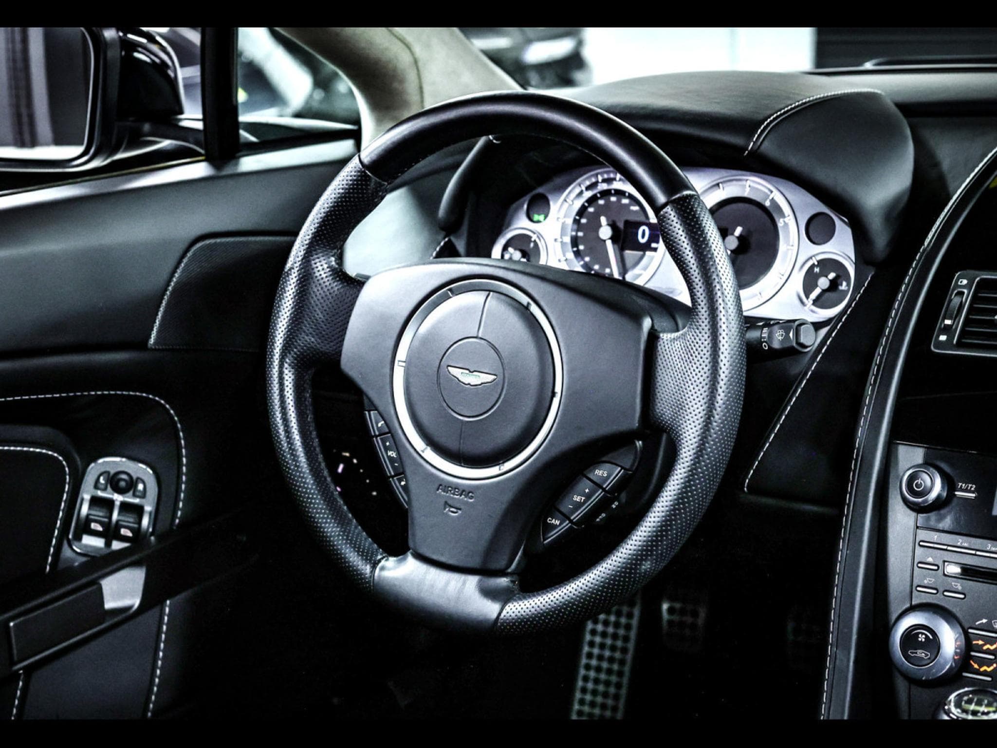 Aston-Martin V8 Vantage V8 ROADSTER 4.7 436 MANUAL 6 (2014) - Photo 15