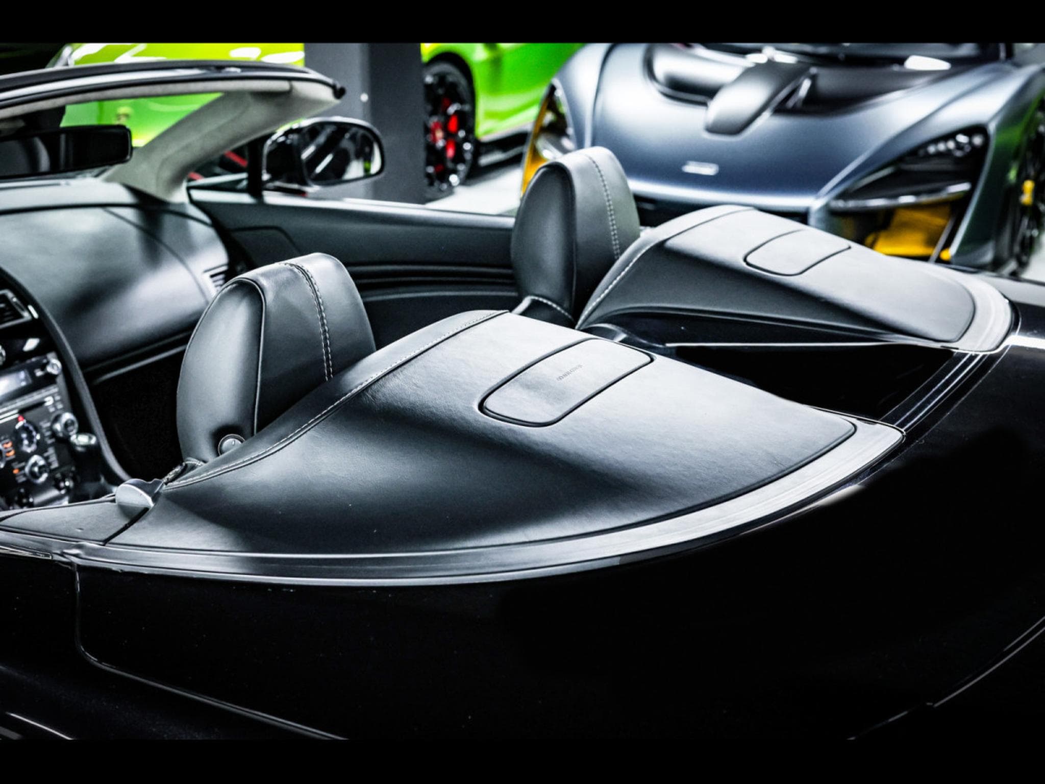 Aston-Martin V8 Vantage V8 ROADSTER 4.7 436 MANUAL 6 (2014) - Photo 16