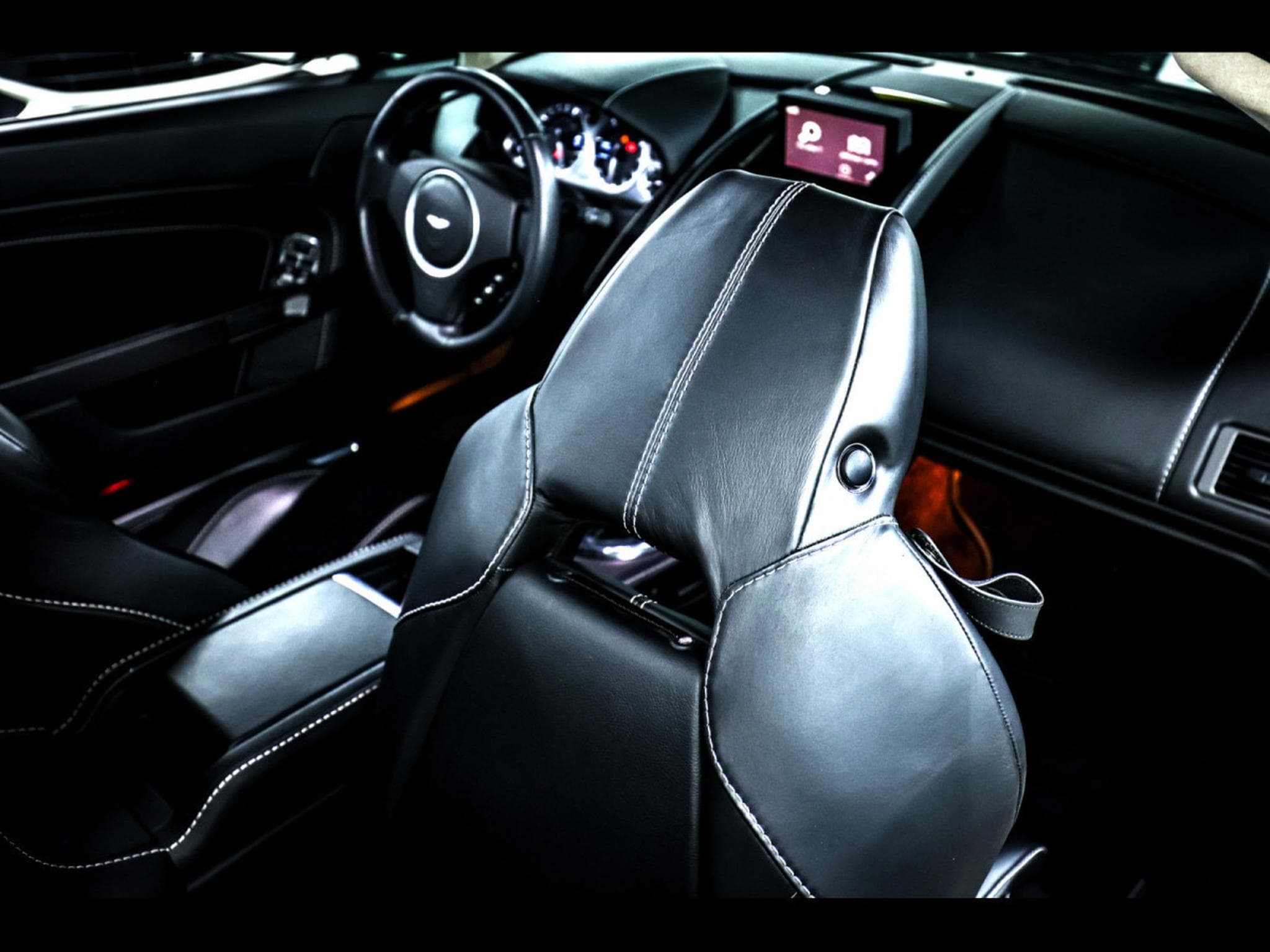 Aston-Martin V8 Vantage V8 ROADSTER 4.7 436 MANUAL 6 (2014) - Photo 21