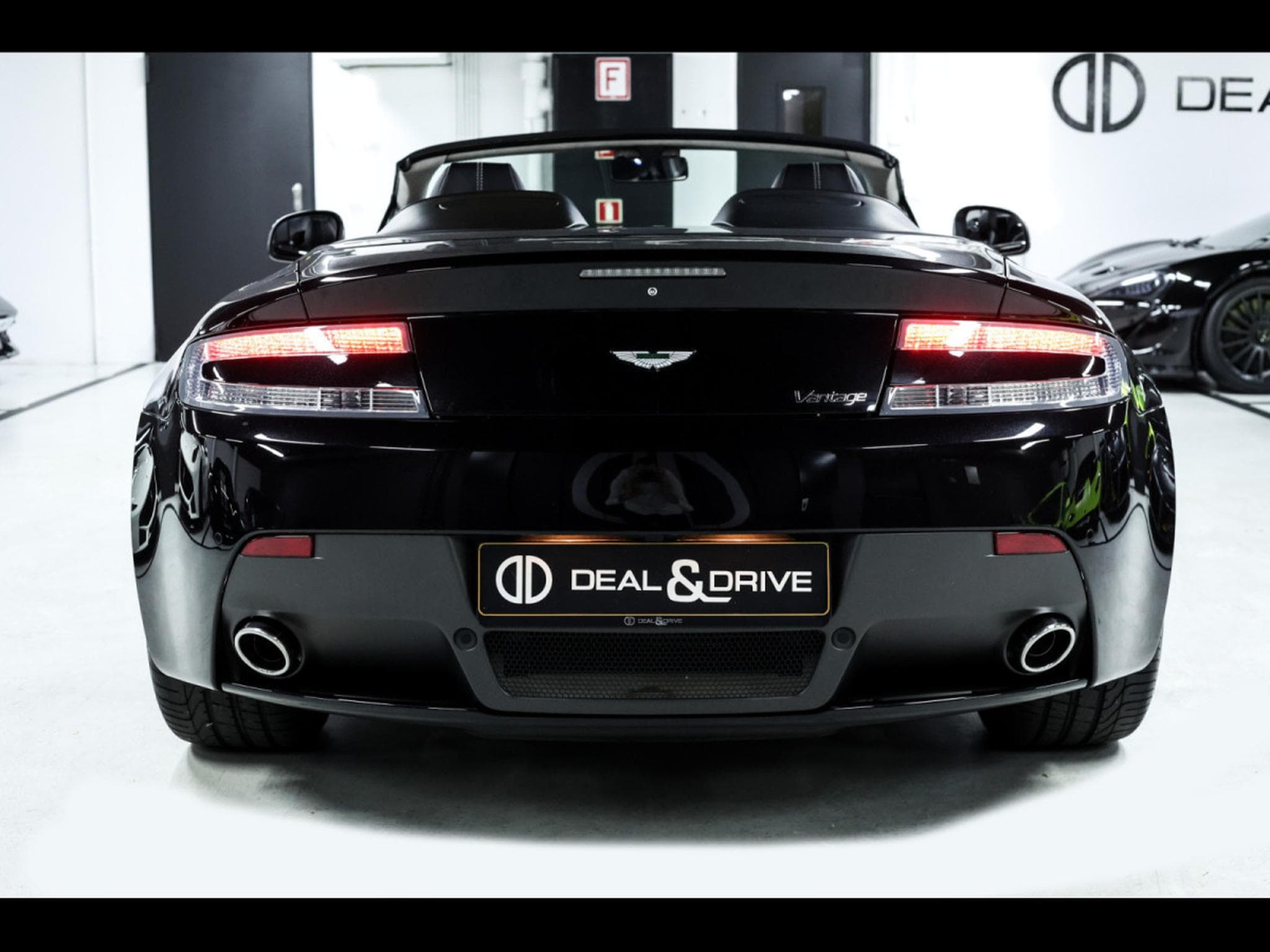 Aston-Martin V8 Vantage V8 ROADSTER 4.7 436 MANUAL 6 (2014) - Photo 4
