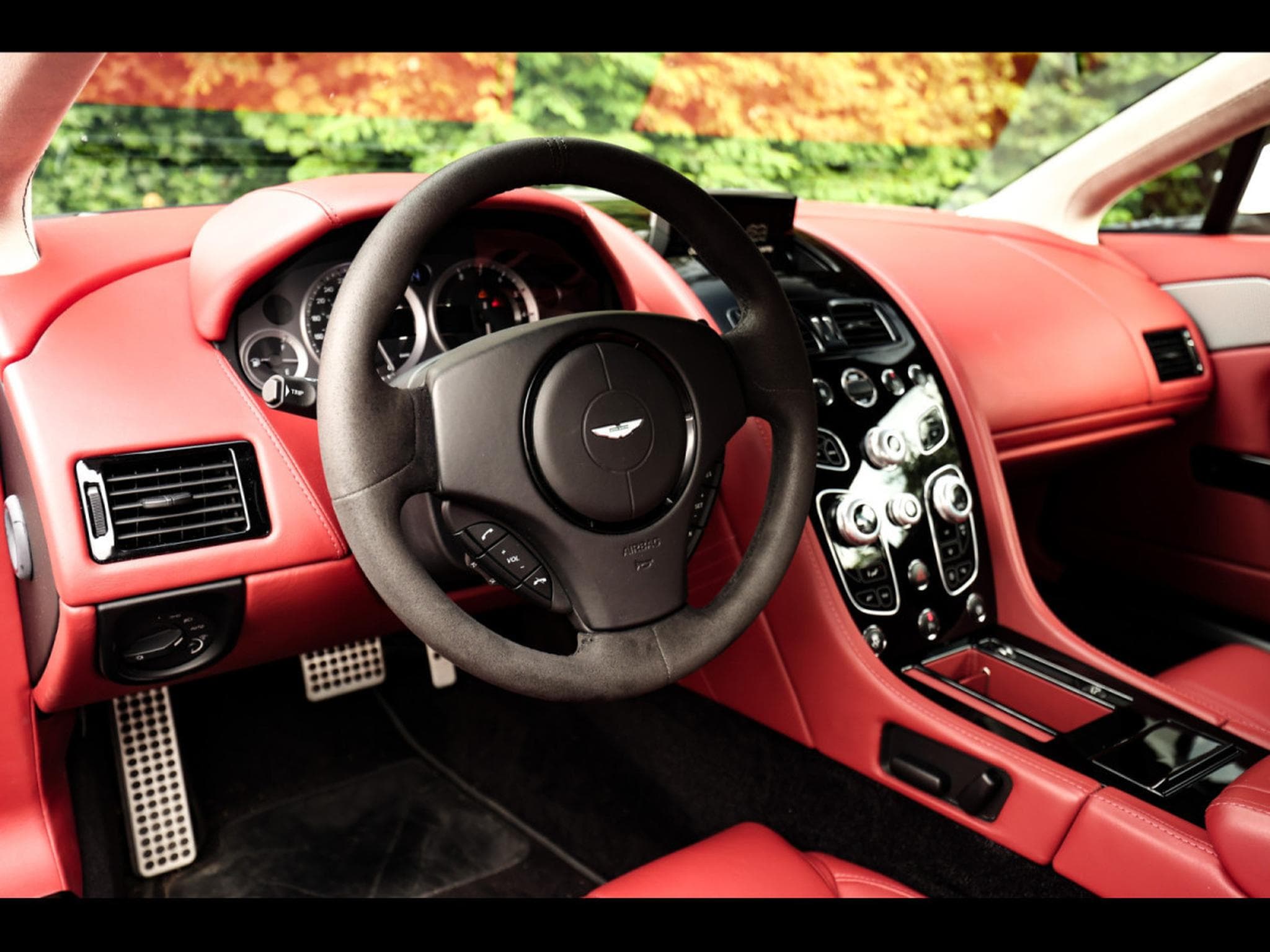 Aston-Martin V8 Vantage COUPE SPORTSHIFT II - STRATUS WHITE METALLIC (2017) - Photo 8