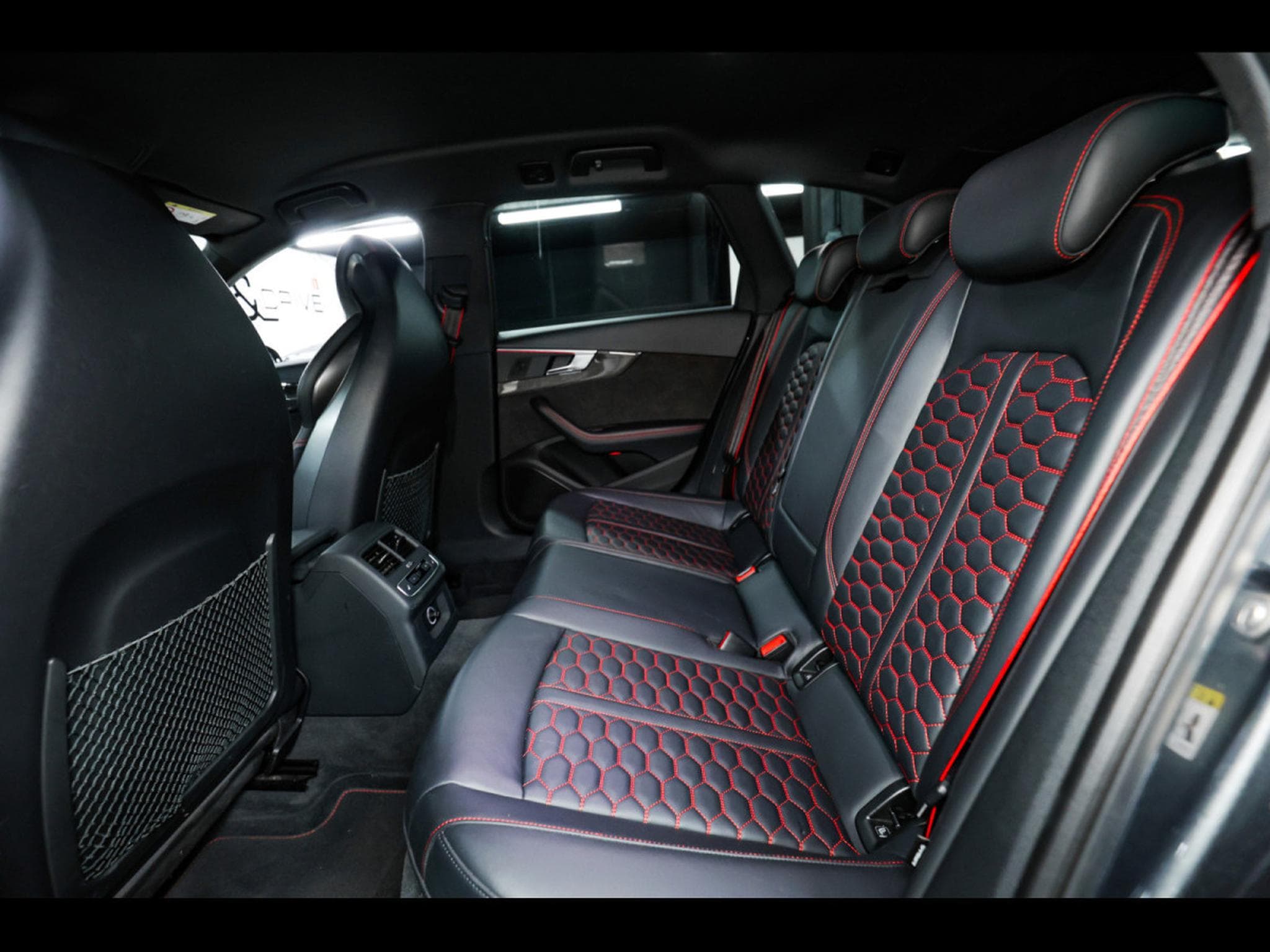 Audi RS4 AVANT 2.9 TFSI QUATTRO TIPTRONIC – AUDI EXCLUSIVE CARBON DES (2018) - Photo 13