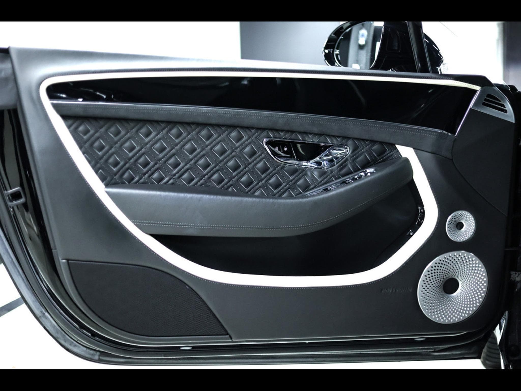 Bentley Continental GT GT III W12 COUPE (659 CH) – BLACKLINE SPECIFICATION – CAPRIS (2022) - Photo 10