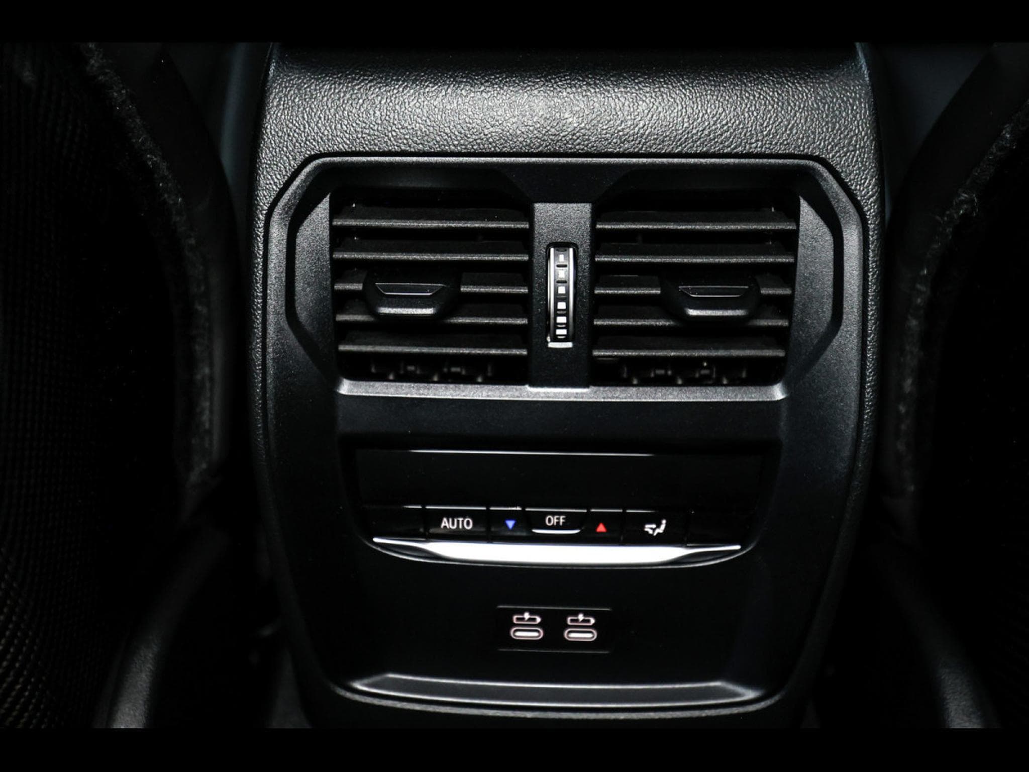 BMW M3 COMPETITION LIMOUSINE (G80) - MADEIRA RED METALLIC – BMW IND (2025) - Foto 25