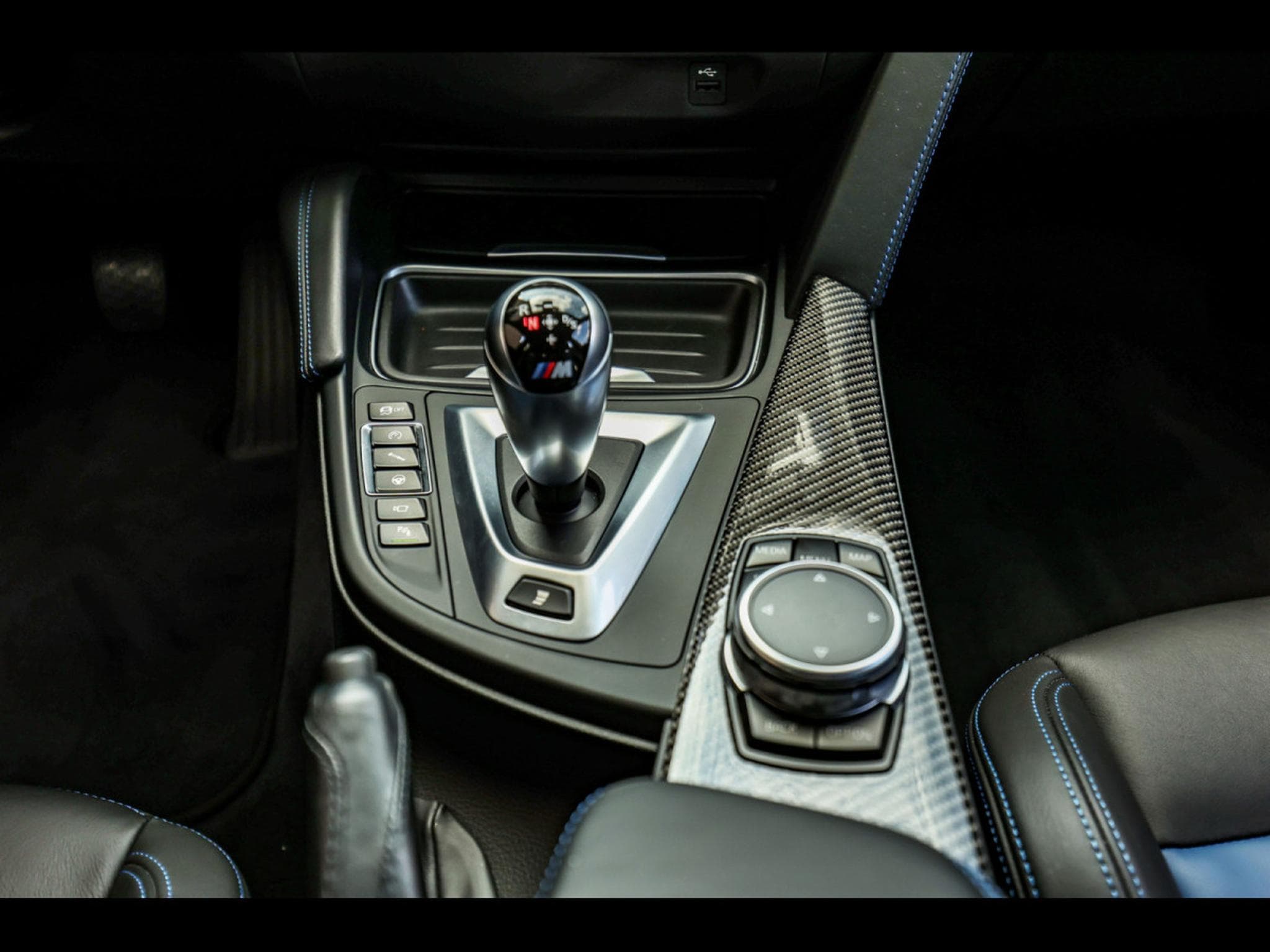 BMW M3 COMPETITION (F80) 30 JAHRE EDITION 1 OF 500 - IMMAT FR. (2016) - Foto 23