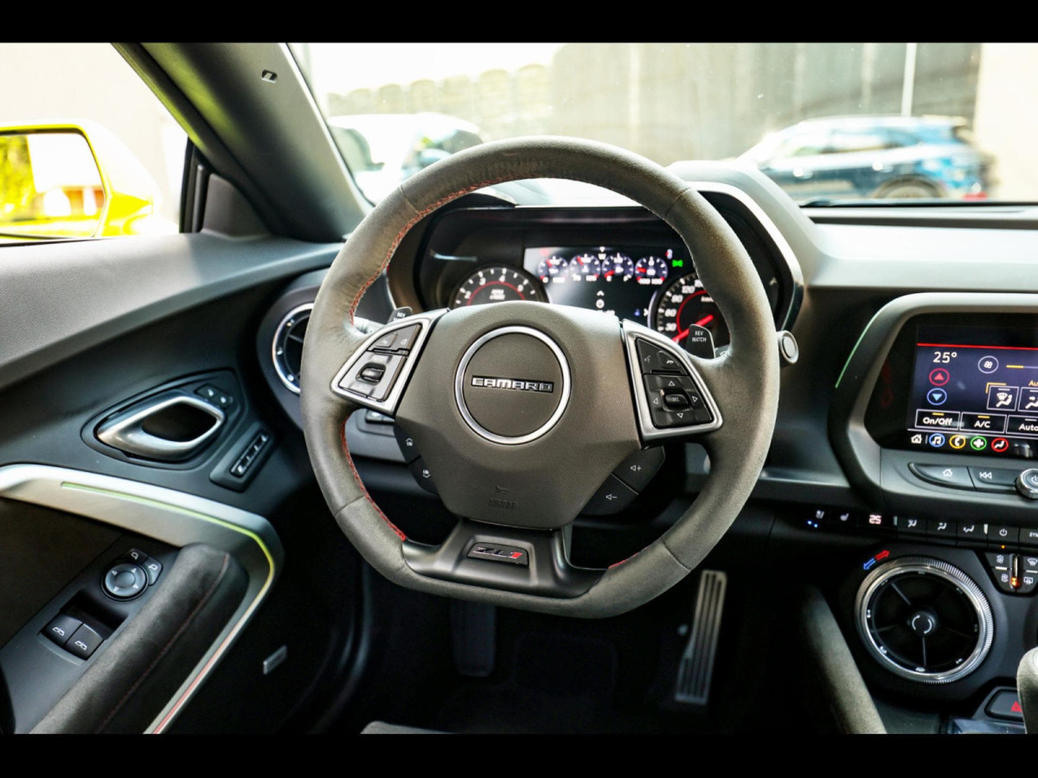 Chevrolet Camaro ZL1 6.2 V8 RWD - MANUAL 6 – SHOCK YELLOW (2020) - Foto 11