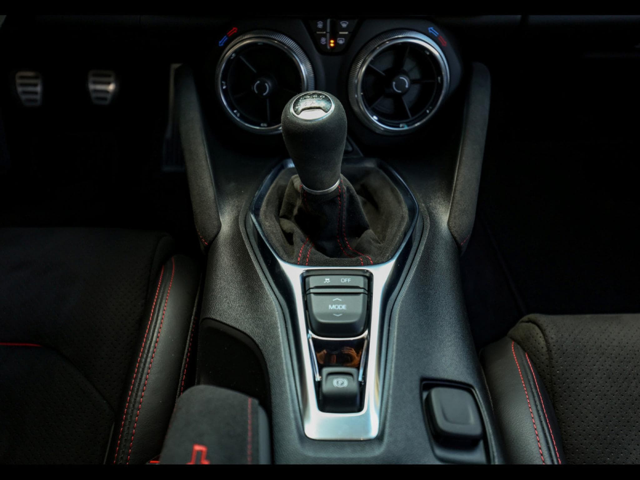 Chevrolet Camaro ZL1 6.2 V8 RWD - MANUAL 6 – SHOCK YELLOW (2020) - Foto 18