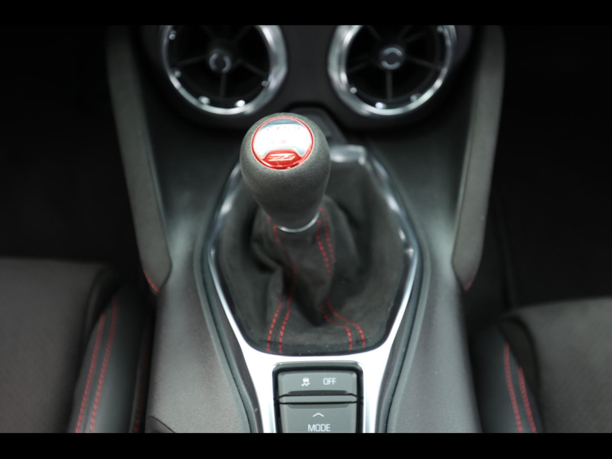 Chevrolet Camaro ZL1°MANUAL 6°PANO°RECARO°KEYLESS°BOSE°KAM°HUD (2020) - Foto 15