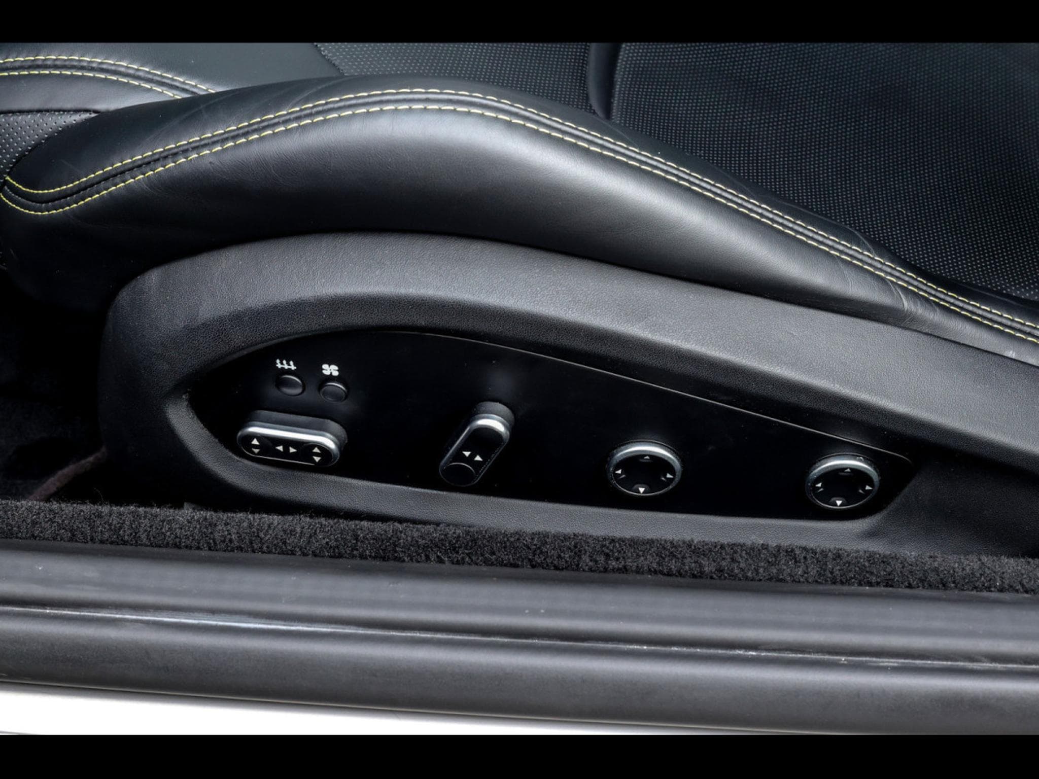 Ferrari GTC4 Lusso 6.3 V12 (690 CH) - NERO DAYTONA - POWER15 APPROVED WARRANTY (2018) - Foto 22