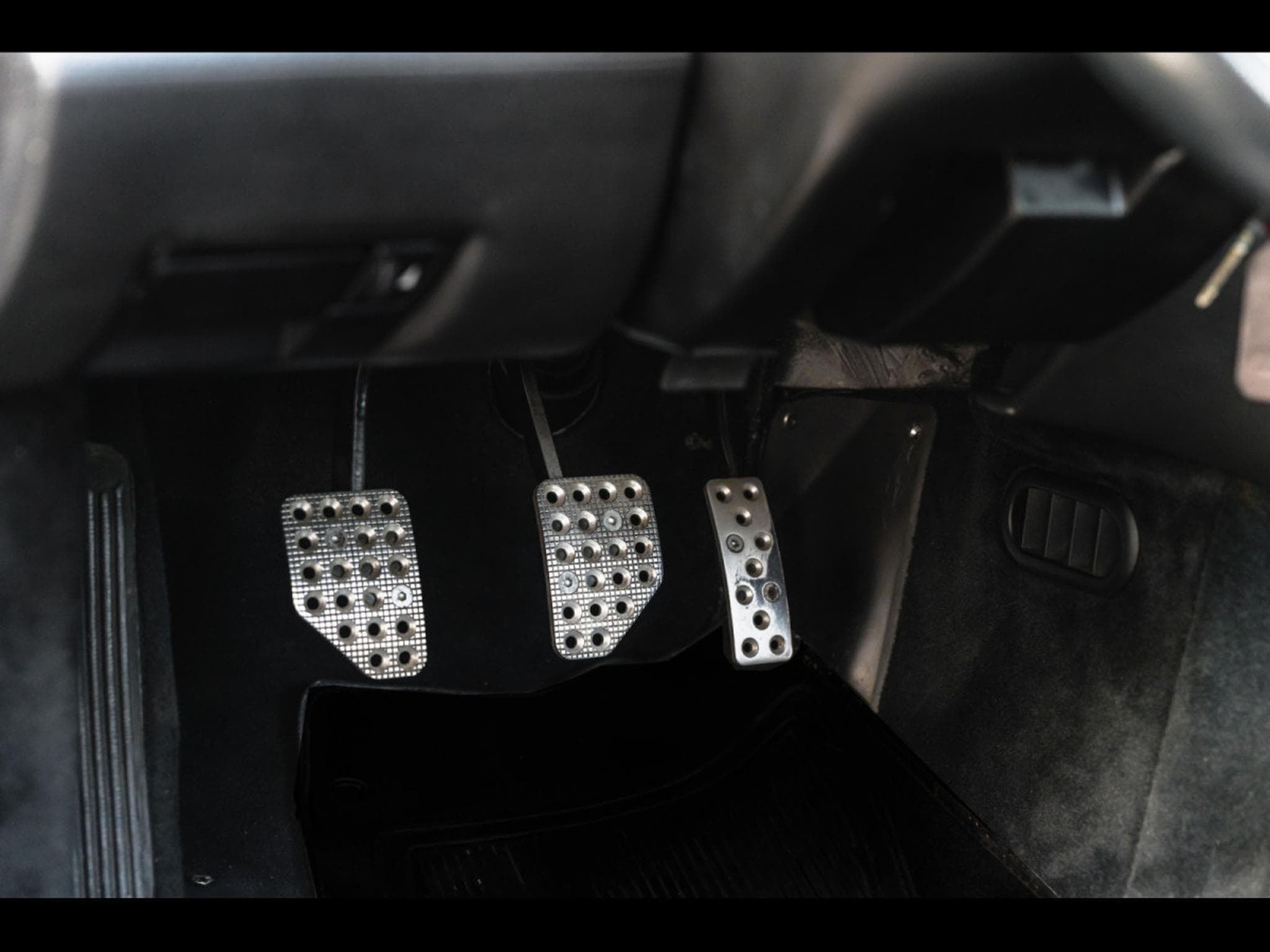 Ferrari 550 MARANELLO 5.5 V12 485 - MANUAL 6 - GRIGIO TITANIO (1998) - Photo 20