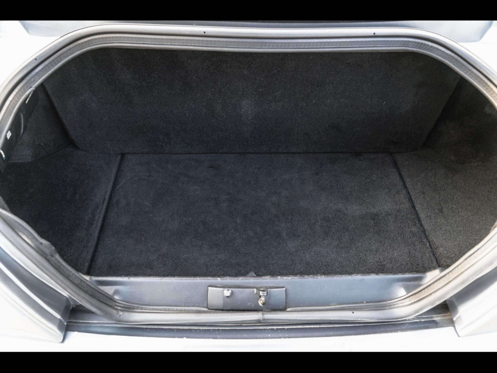 Ferrari 550 MARANELLO 5.5 V12 485 - MANUAL 6 - GRIGIO TITANIO (1998) - Photo 22