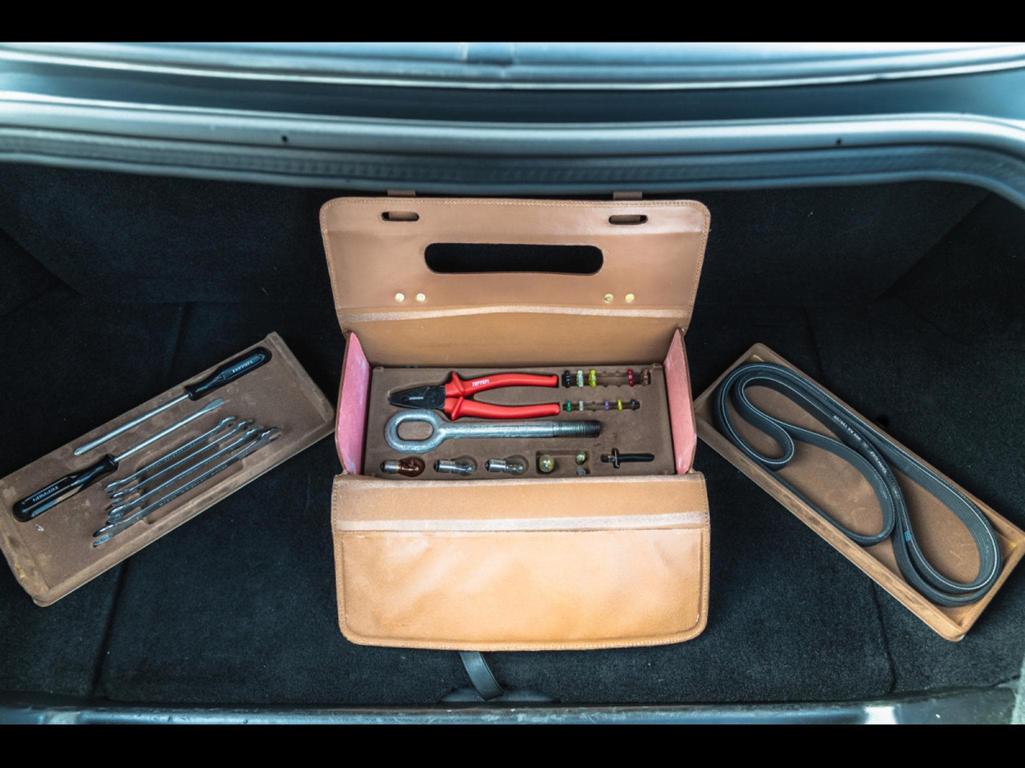 Ferrari 550 MARANELLO 5.5 V12 485 - MANUAL 6 - GRIGIO TITANIO (1998) - Photo 23