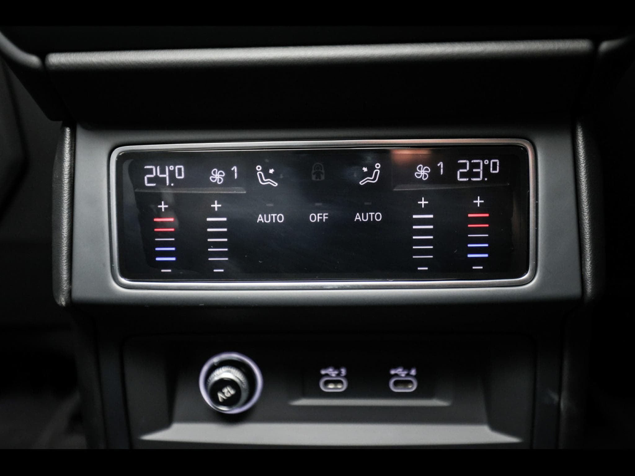 Lamborghini Urus S 4.0 V8  (666 CH) - AKRAPOVIC (2024) - Photo 18