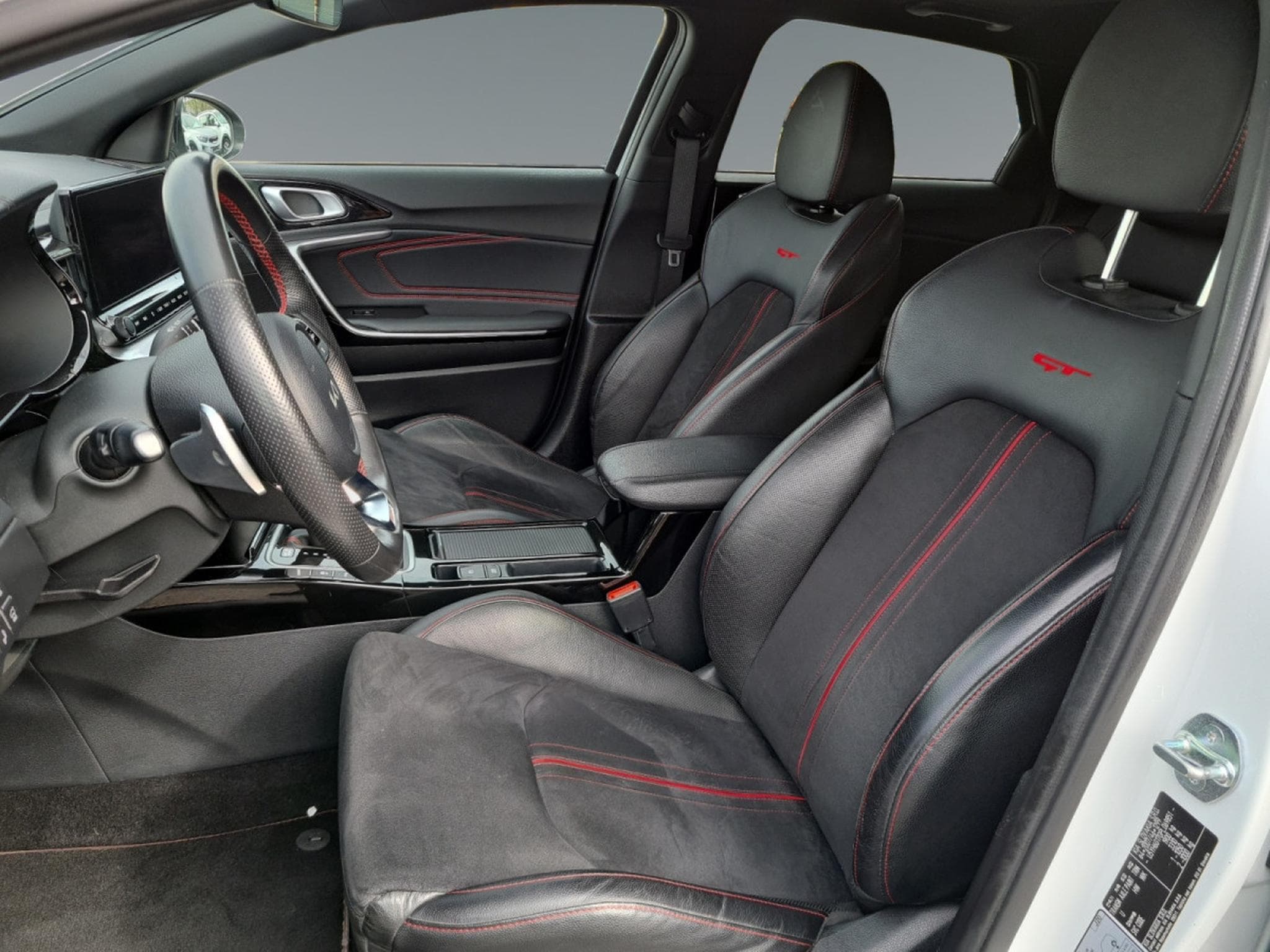 Kia ProCeed GT 1.6T 204 DCT (2023) - Photo 10