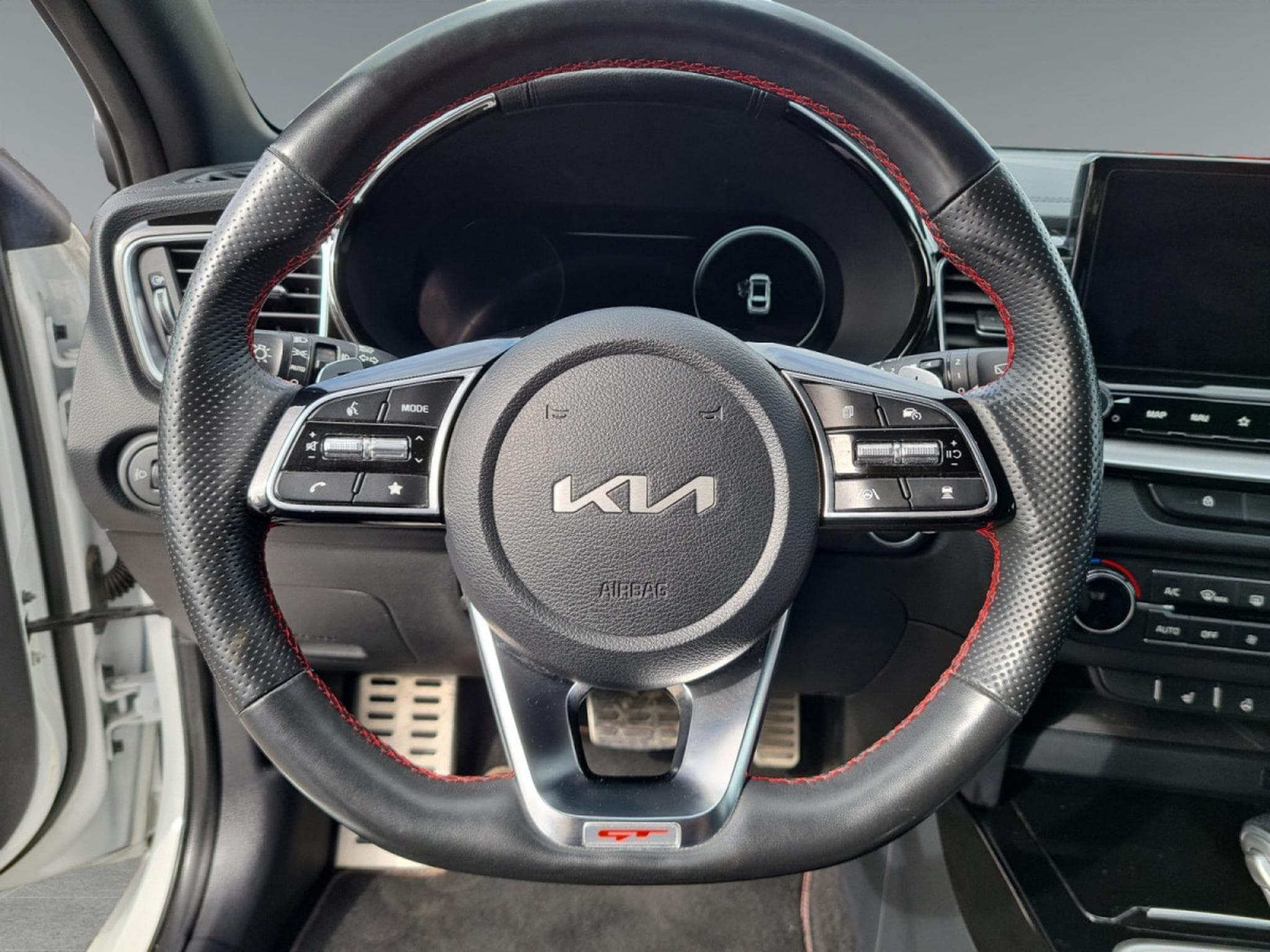 Kia ProCeed GT 1.6T 204 DCT (2023) - Photo 13