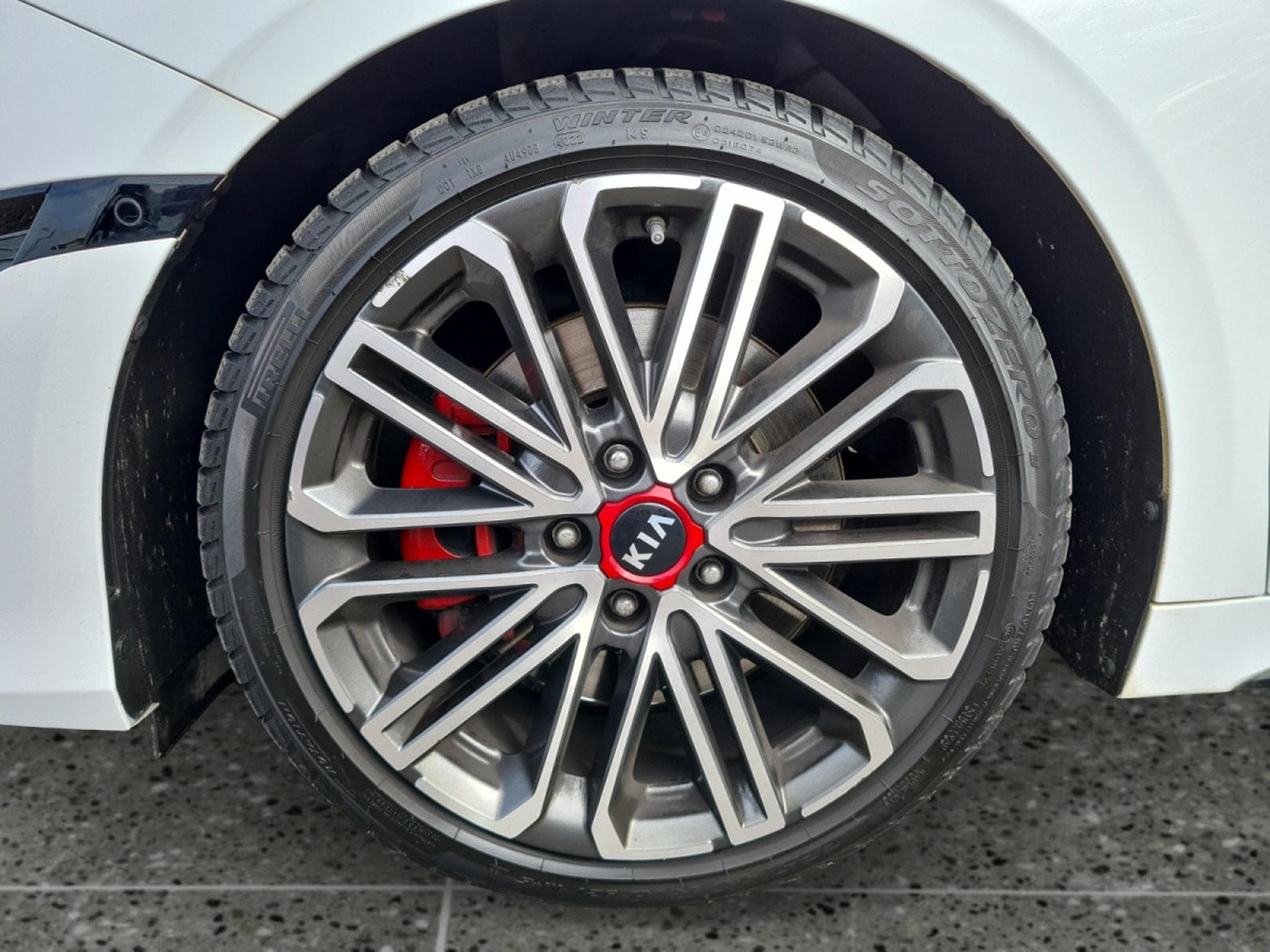 Kia ProCeed GT 1.6T 204 DCT (2023) - Photo 9