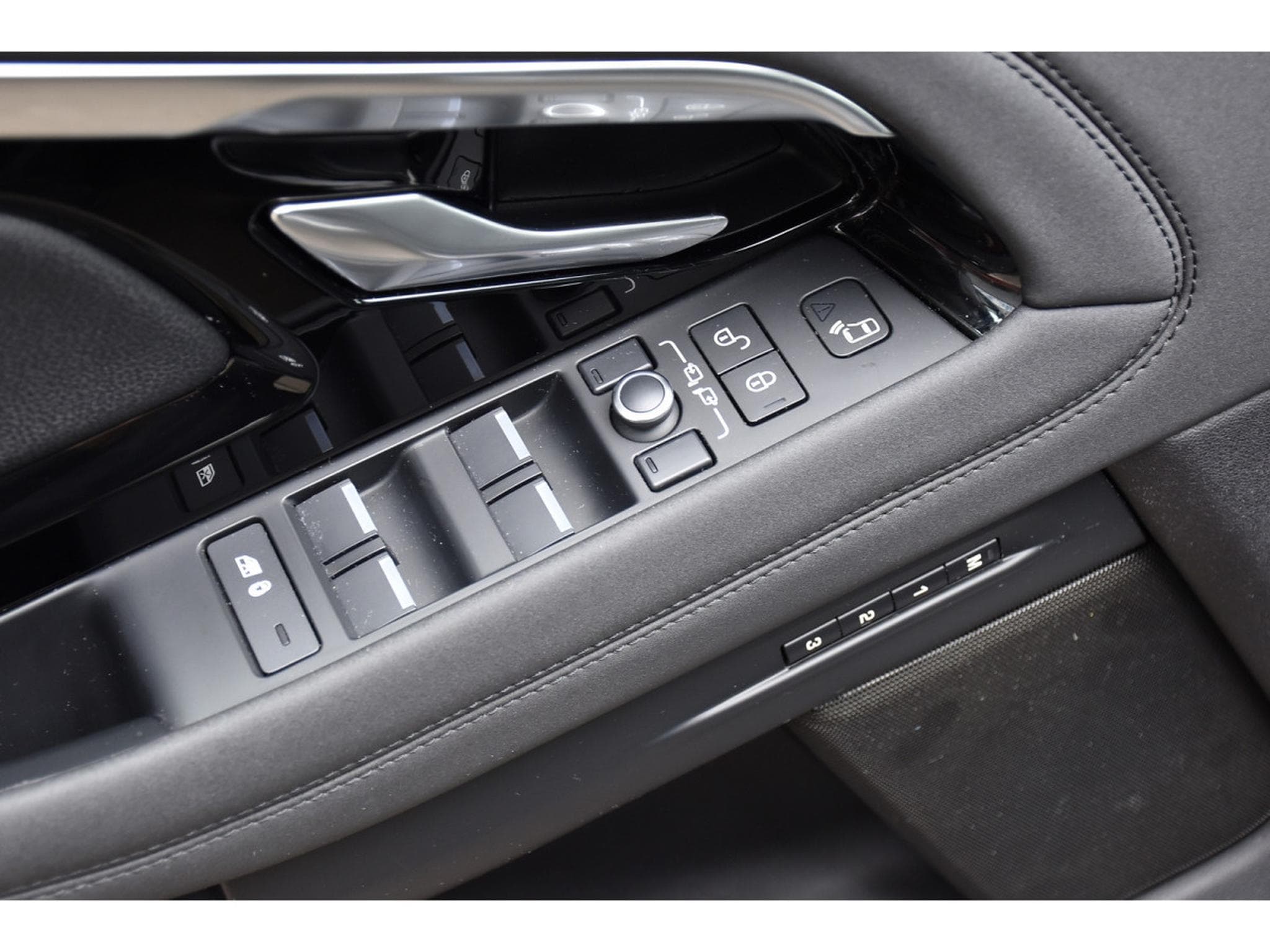 Land-Rover Range Rover Evoque 2.0 P300 R-Dynamic PANO MEMO MERIDIAN CAM LANE JA20 (2020) - Photo 20