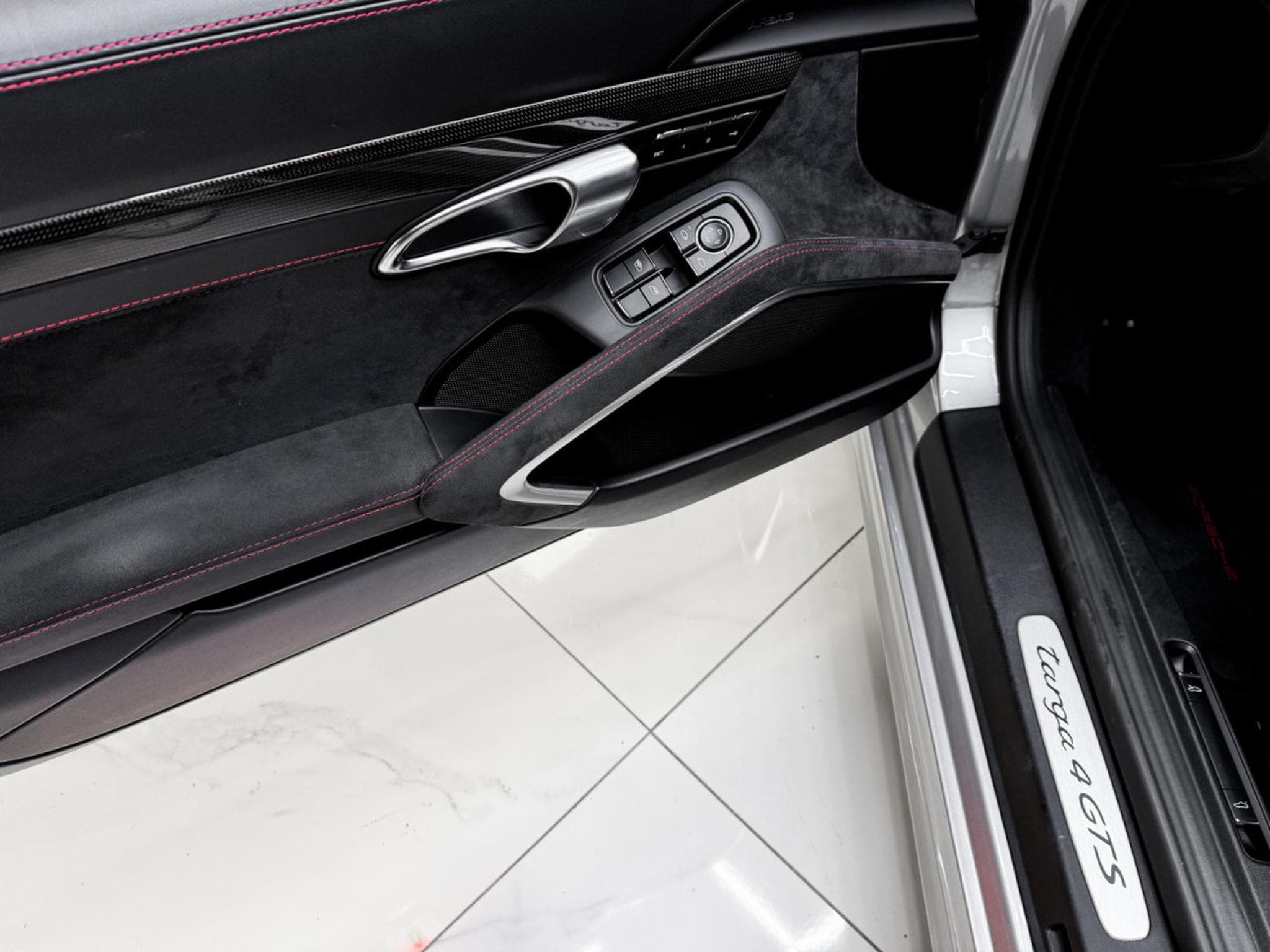 Porsche 911 991.2 Targa 4 GTS - 1st owner - full Porsche service (2019) - Photo 16