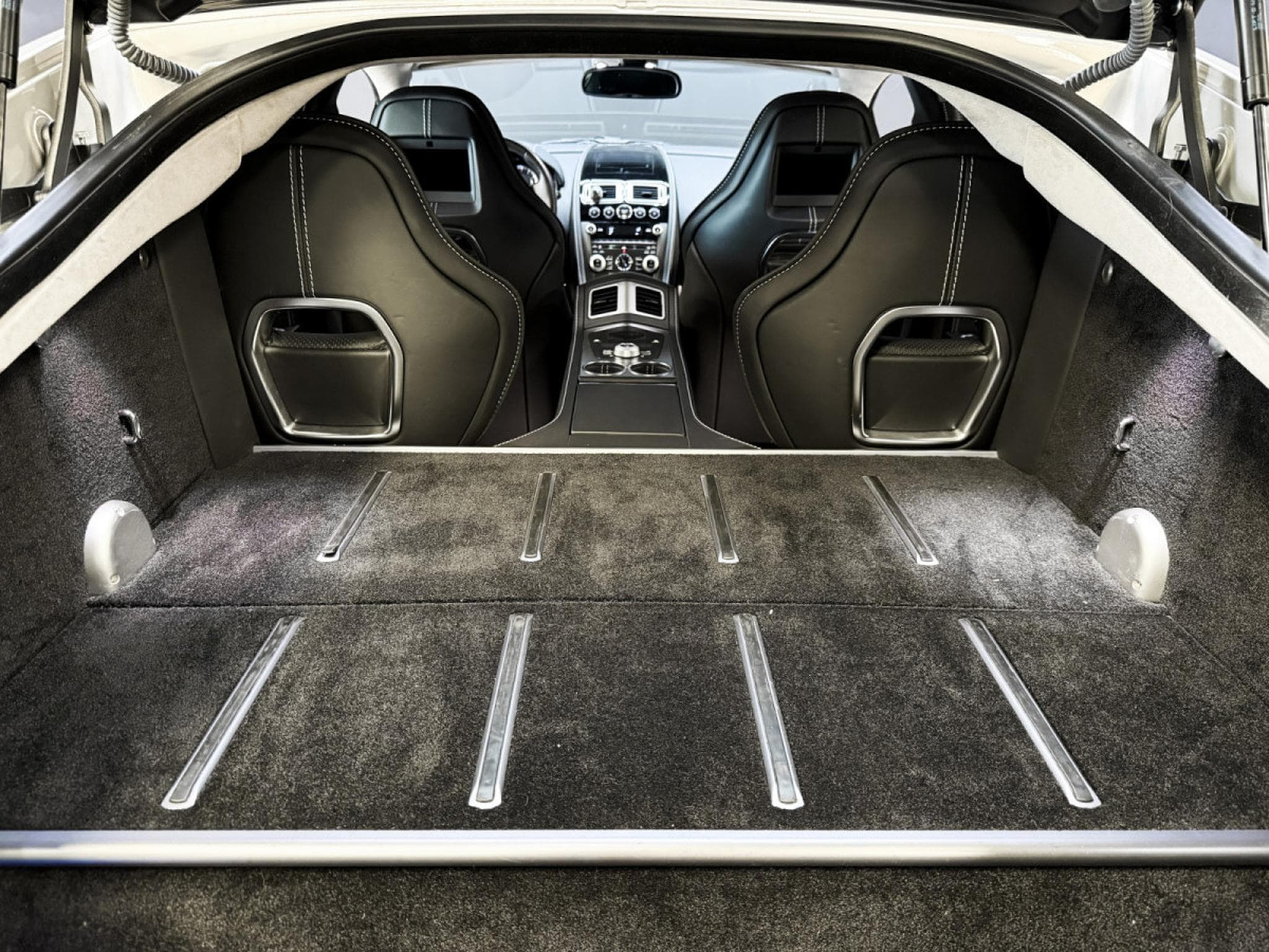 Aston-Martin Rapide V12 6.0 477ch (2011) - Photo 14