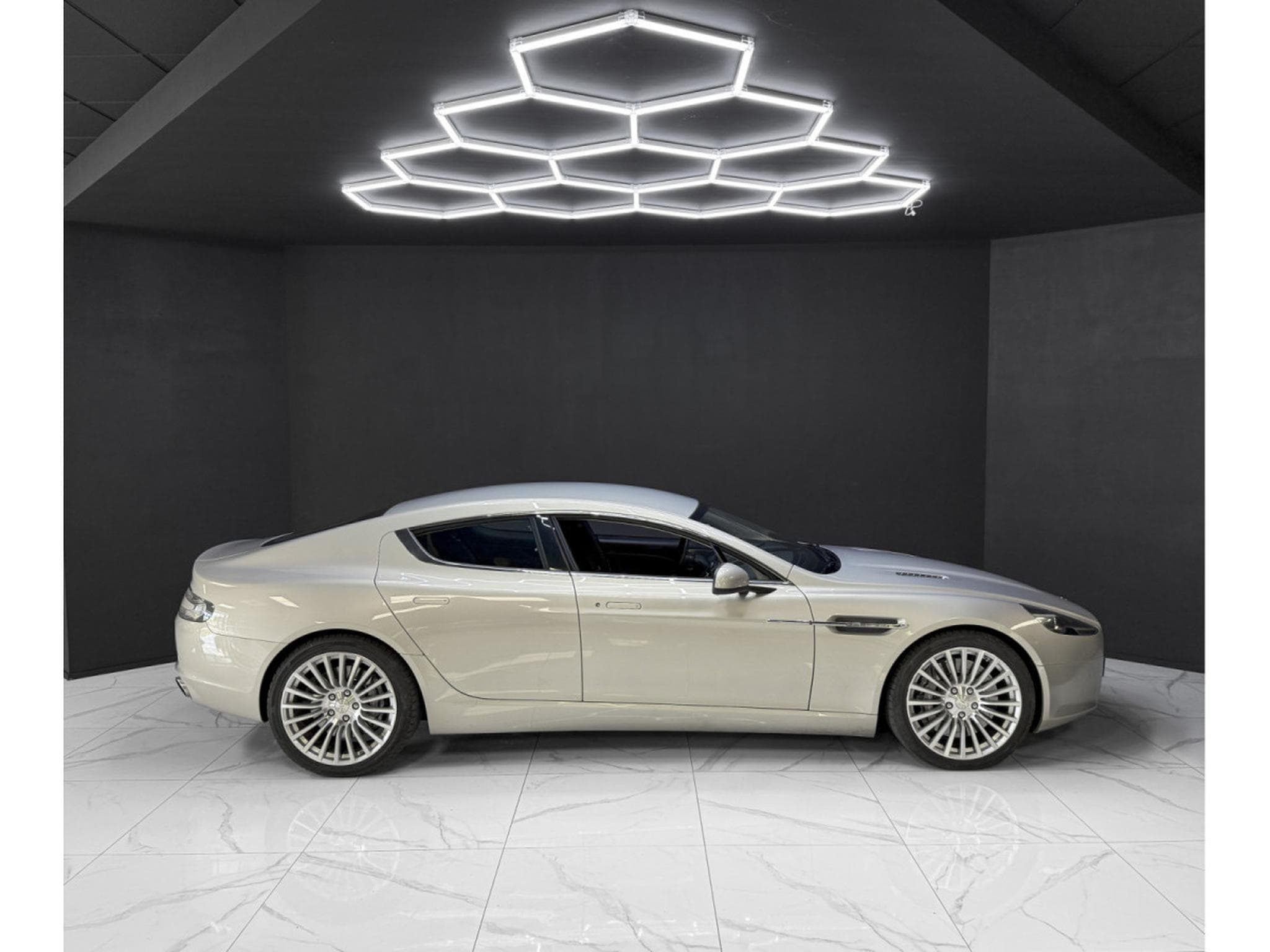 Aston-Martin Rapide V12 6.0 477ch (2011) - Photo 6
