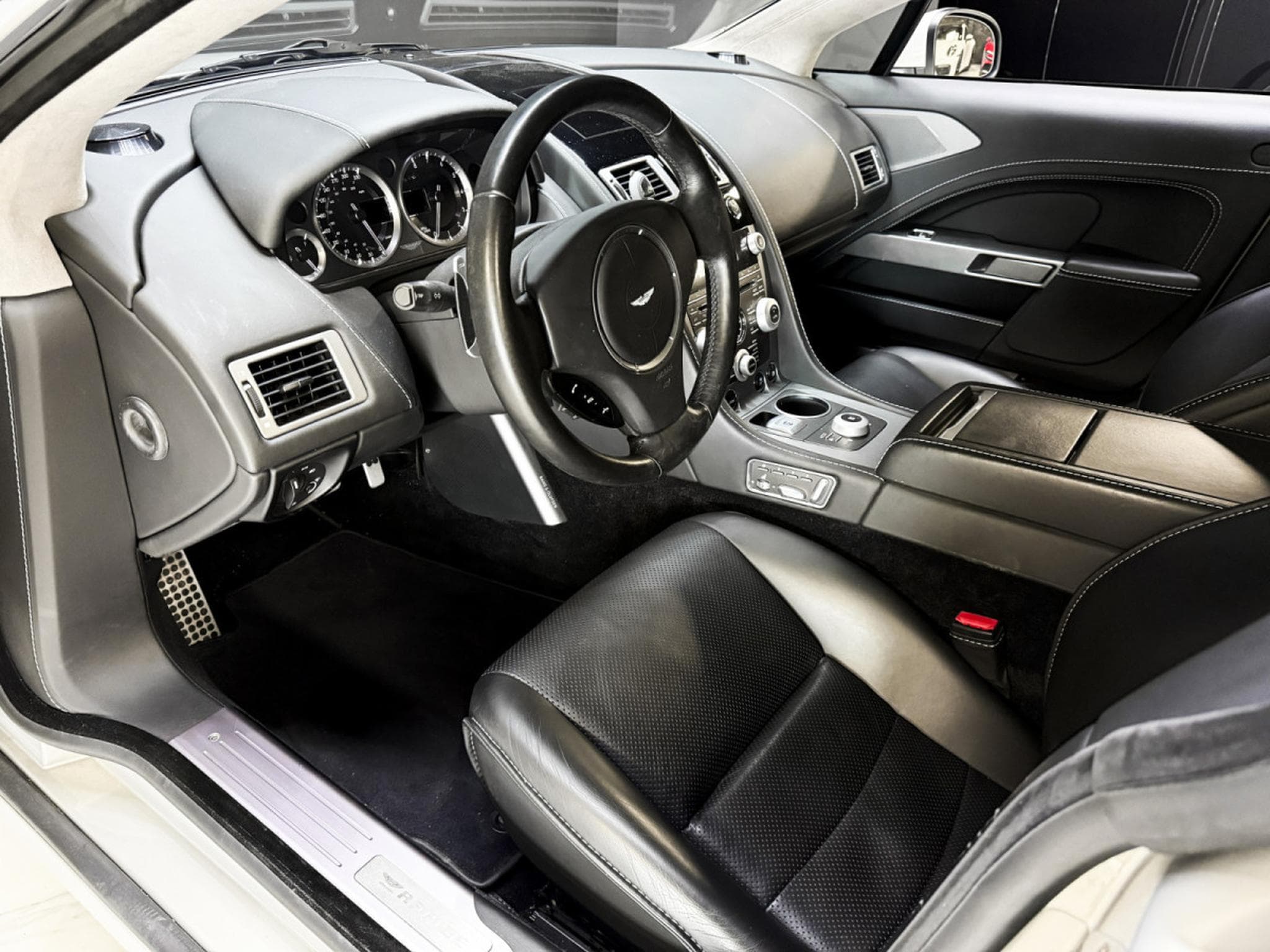 Aston-Martin Rapide V12 6.0 477ch (2011) - Photo 9