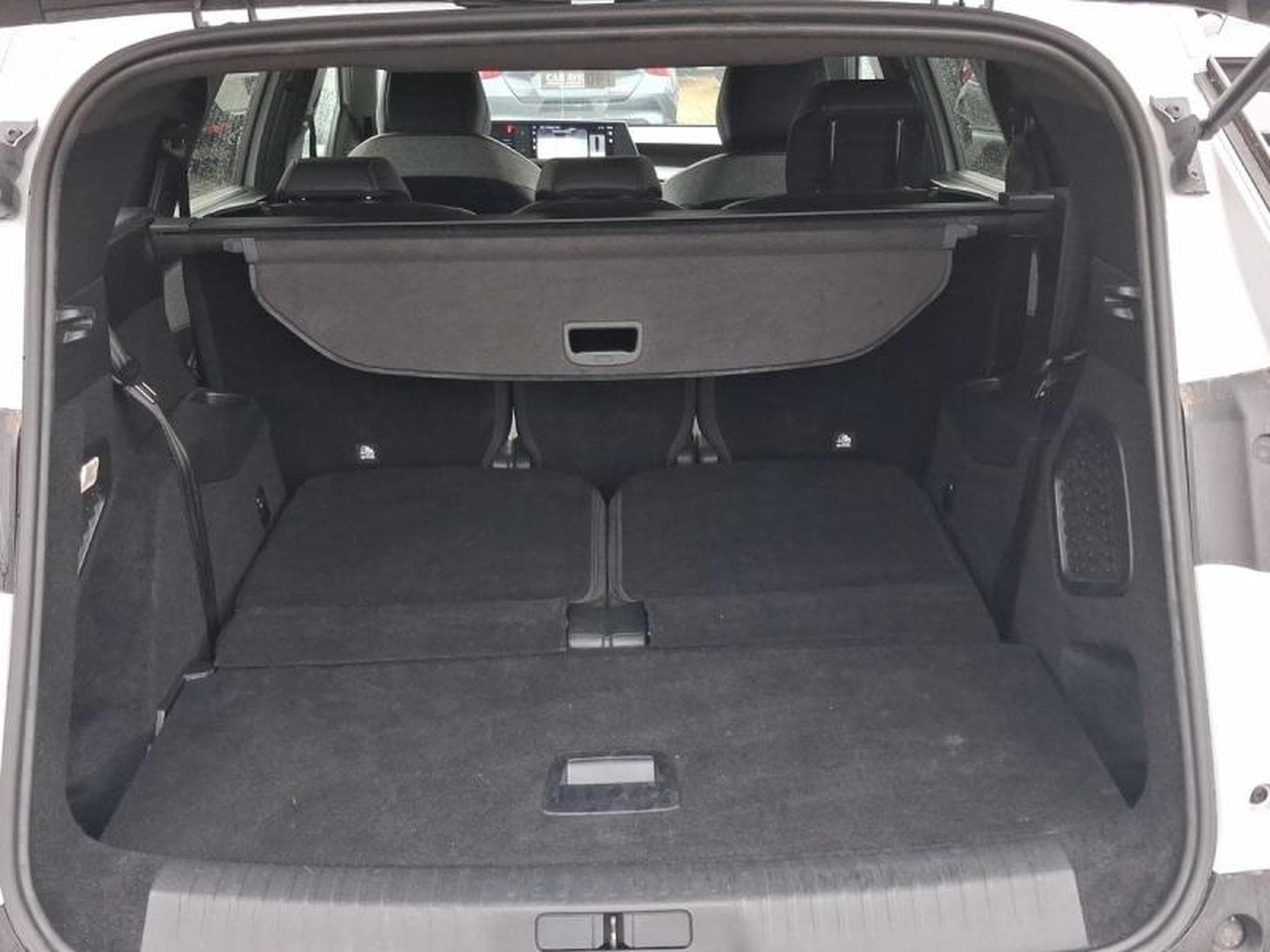 PEUGEOT 5008 Hybrid 145ch Allure e-DCS6 (2025) - Photo 9