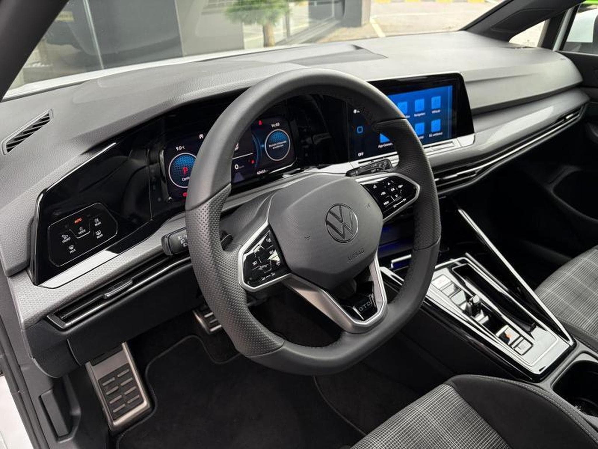 VW Golf VIII GTD (2023) - Photo 5