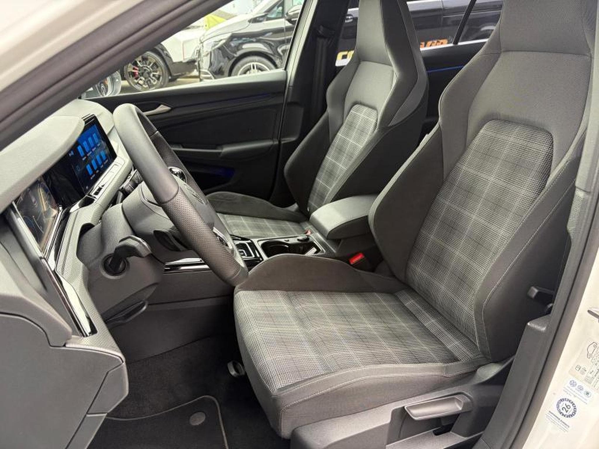 VW Golf VIII GTD (2023) - Photo 7
