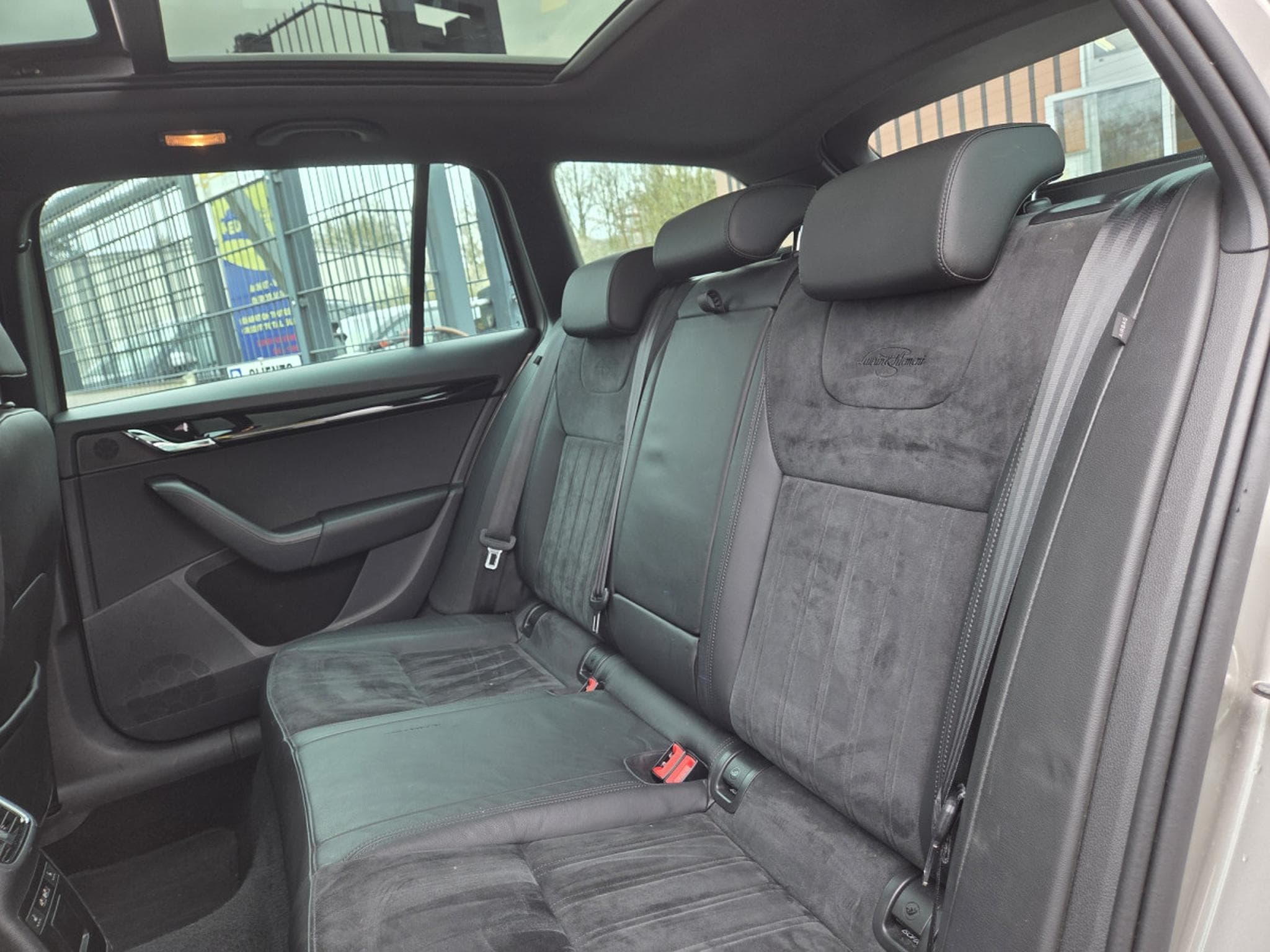 Skoda Octavia TDI DSG 150CV EDITION Laurin & klement (2019) - Photo 23