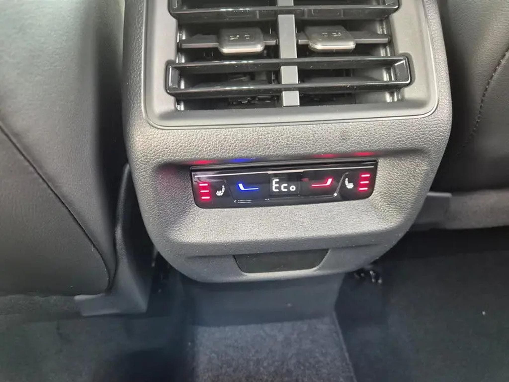 VW Tiguan 1.5 TSI PHEV 204 DSG Life (2026) - Photo 21