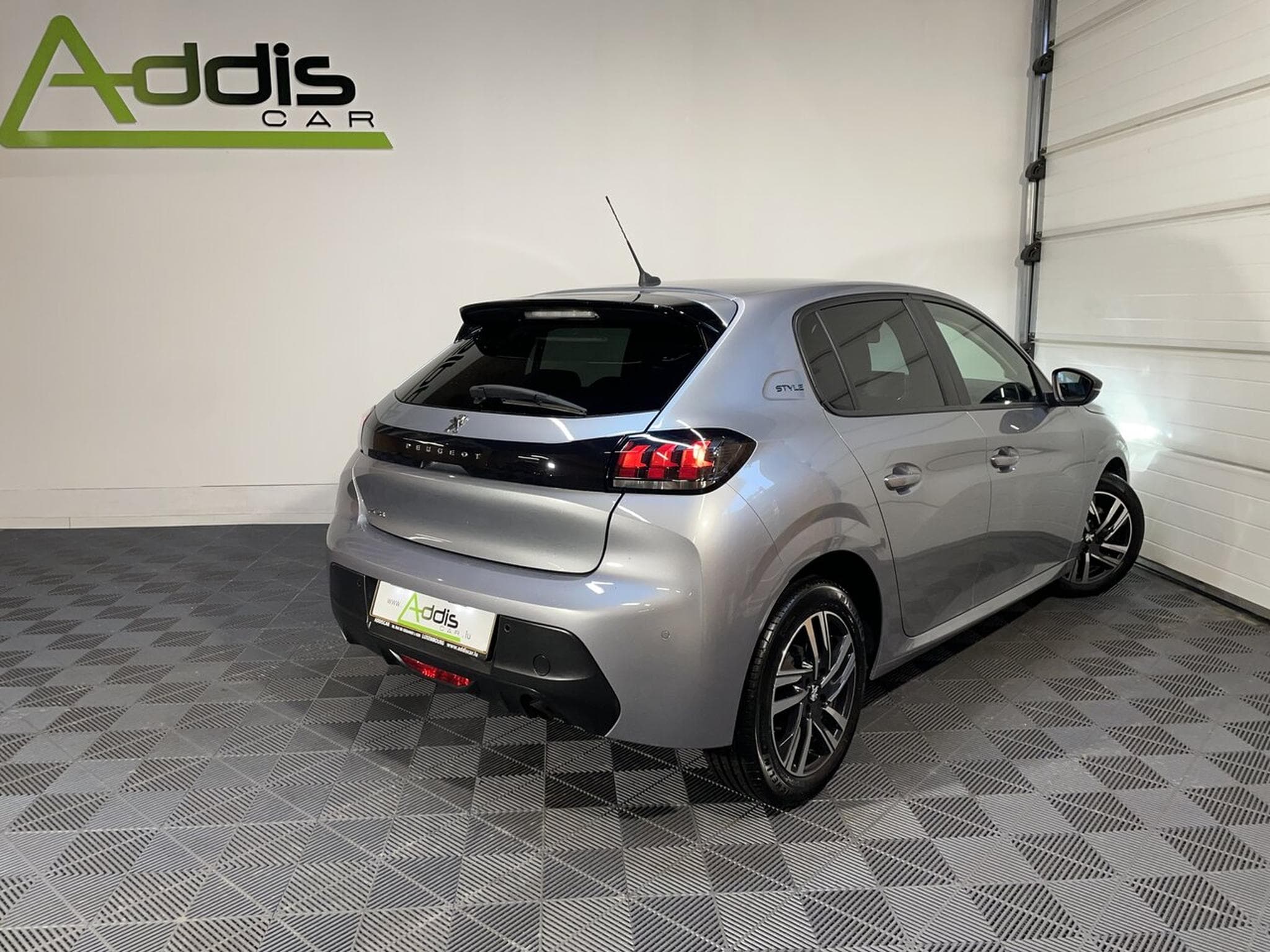 Peugeot 208 1.2 ESSENCE 75 CV STYLE CARPLAY 5P (2023) - Photo 2