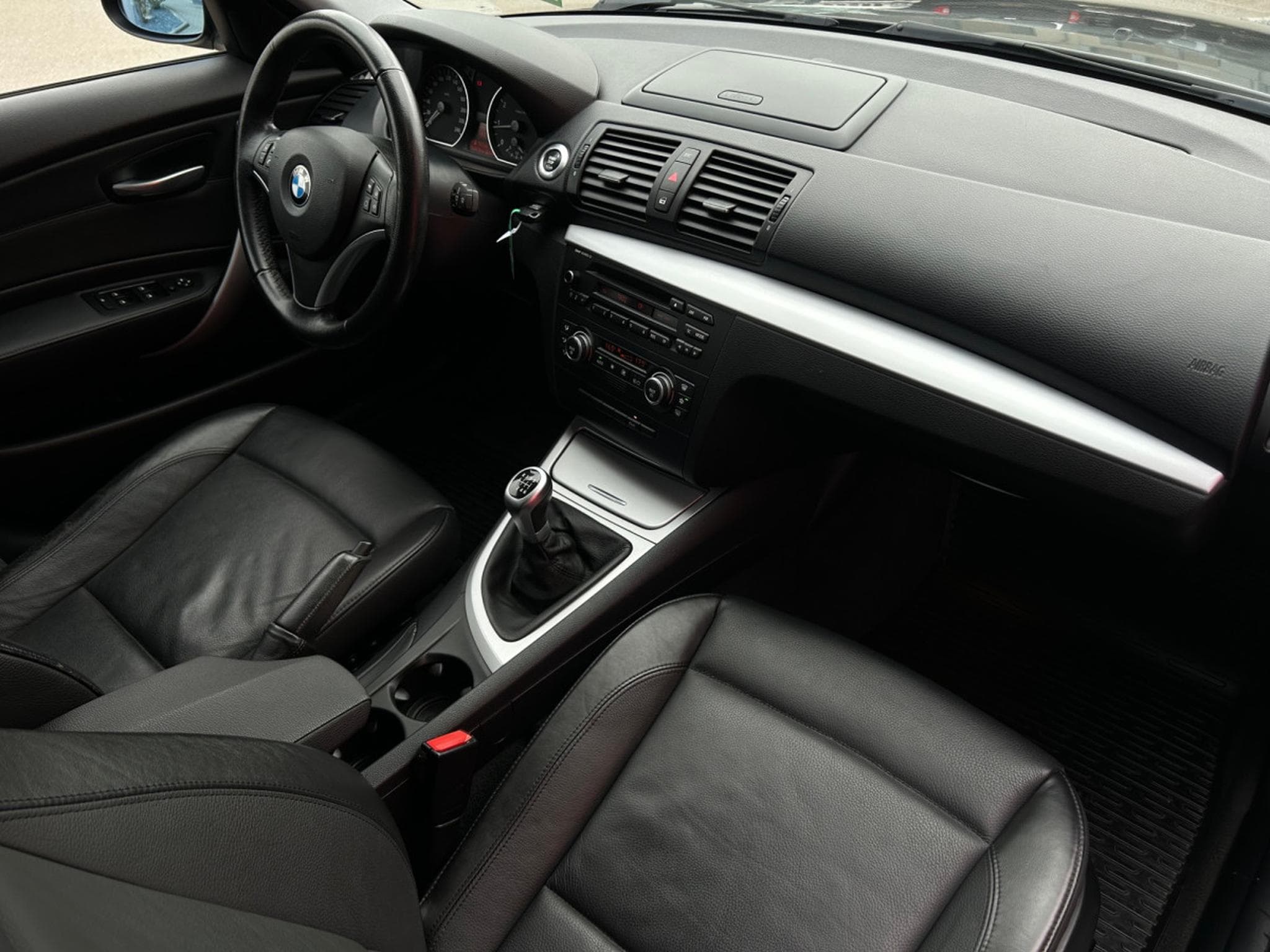 BMW 118 118I 143CV 1ERE MAIN (2008) - Foto 16